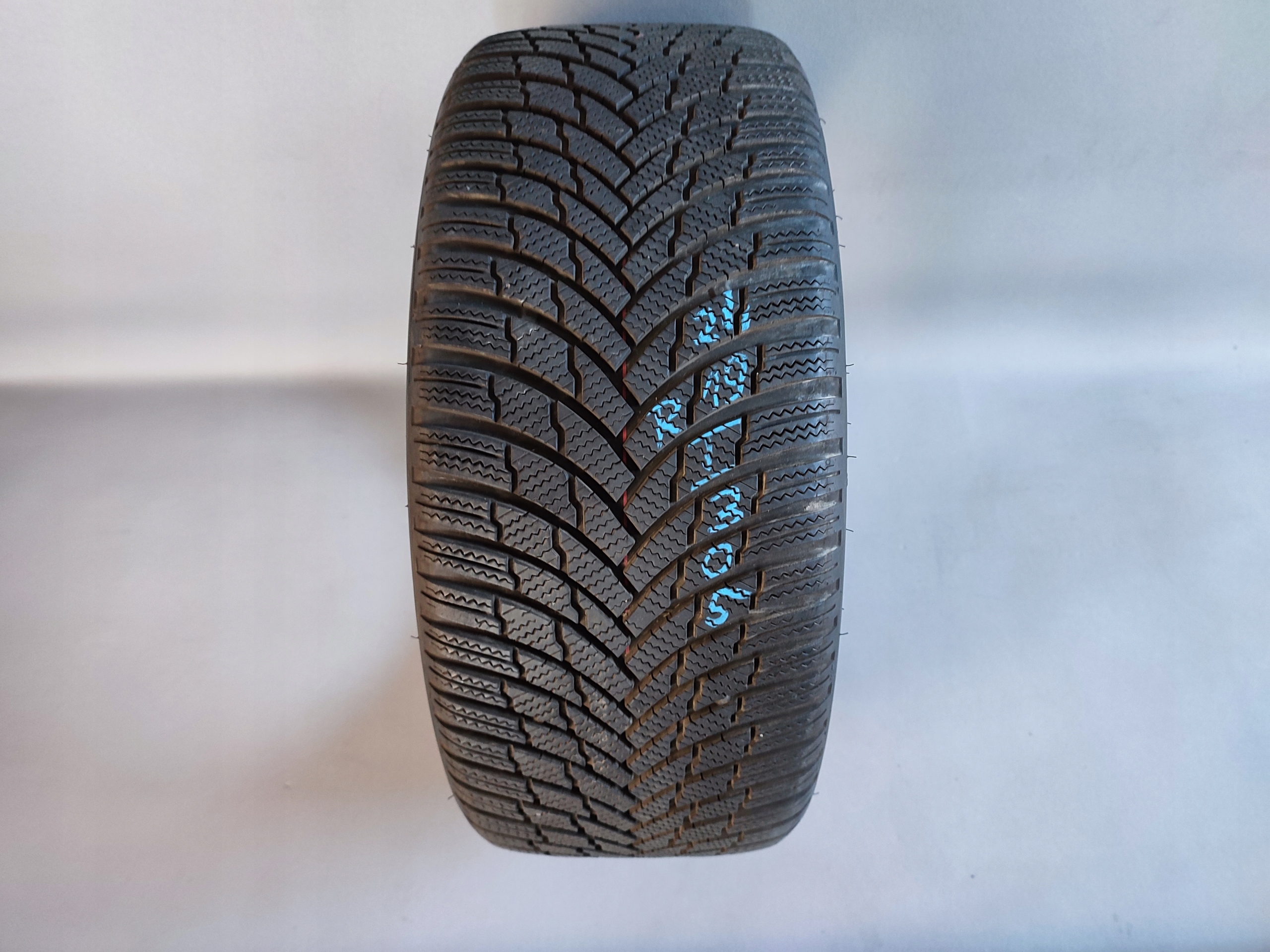 FIRESTONE WINTERHAWK 4 OPONA ZIMA 245/40/19 98V 8MM 22R