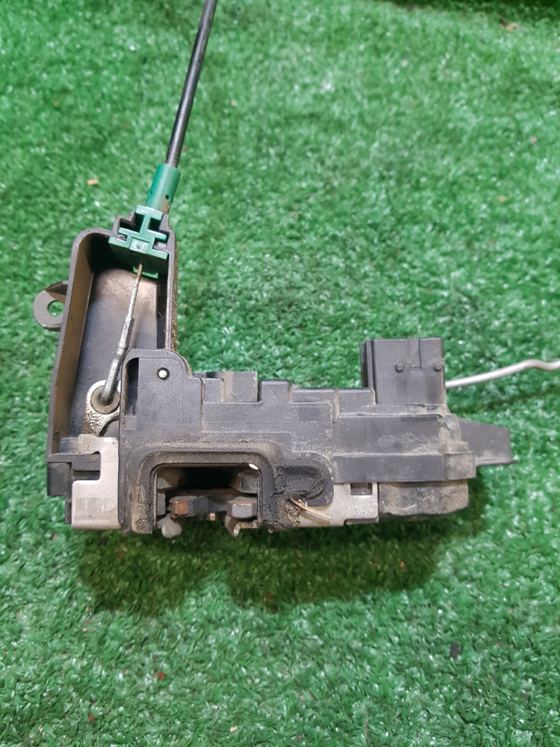 lock door right front OPEL TIGRA B 93162239 7 PIN