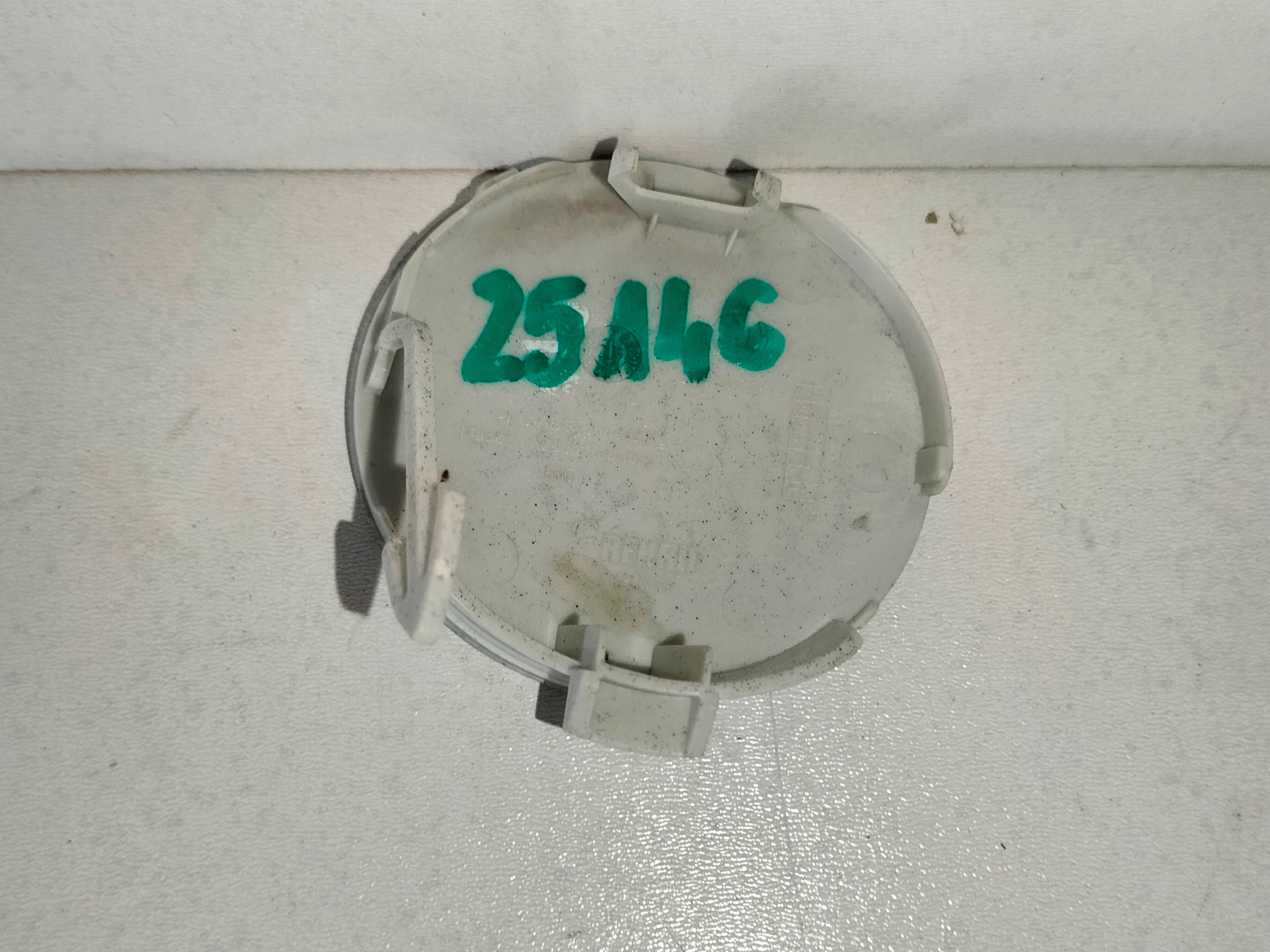 ABSCHLEPPÖSE DER STOSSSTANGE VORNE SKODA ENYAQ 21
