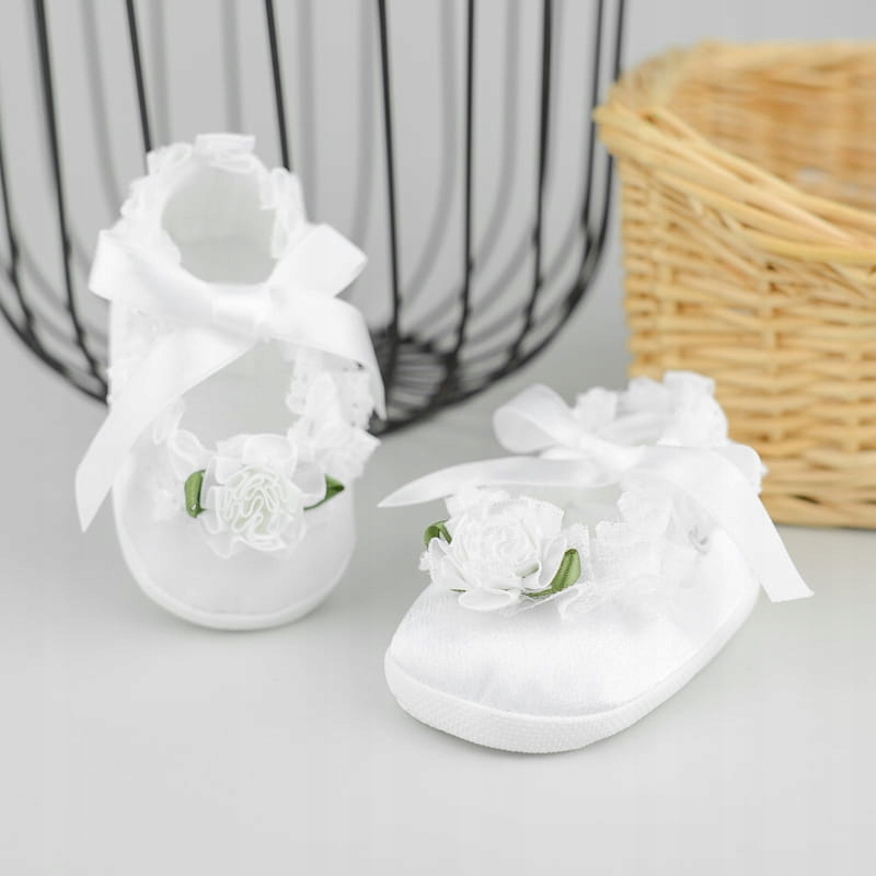 BIAŁE NIECHODKI NA CHRZEST NA LATO WIĄZANE Z BIAŁYM KWIATKIEM NA ŚRODKU 11 Rozmiar 11 cm