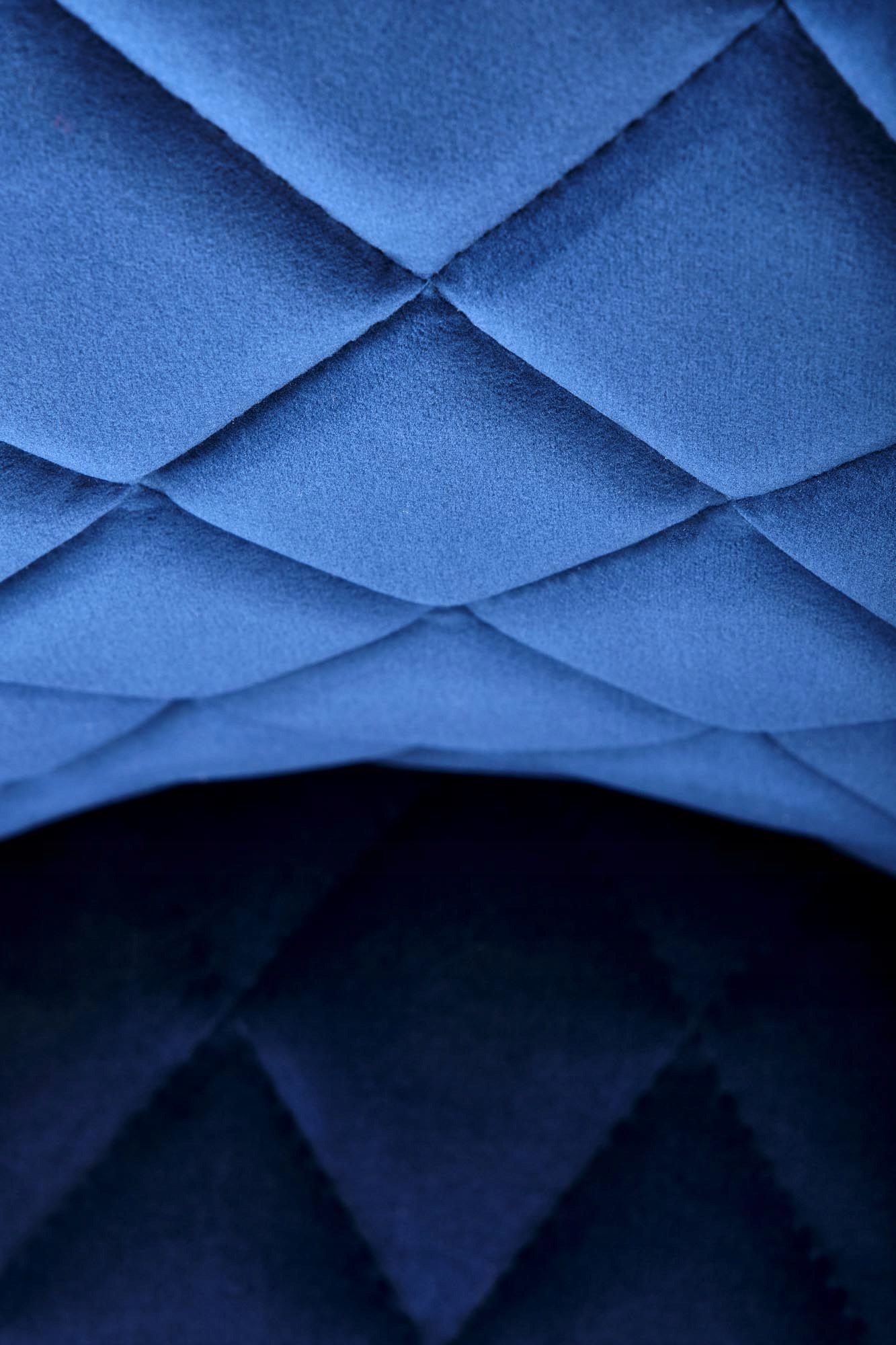 Krzesło z przeszyciami K-450 Halmar Granatowe, czarny stelaż Wysokość siedziska 47 cm