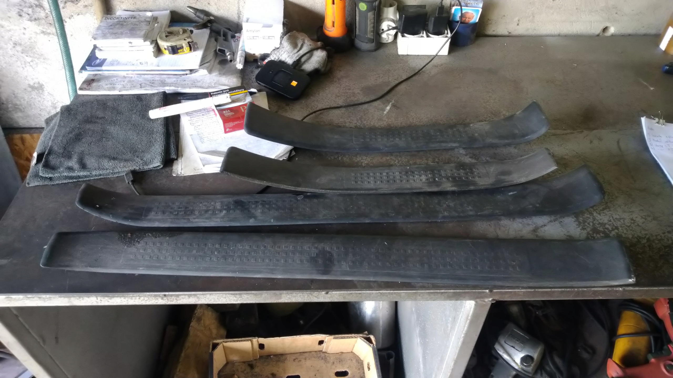 AUDI A4 B6 - OSLONA PROGU LEWY PRAWY PRZOD TYL