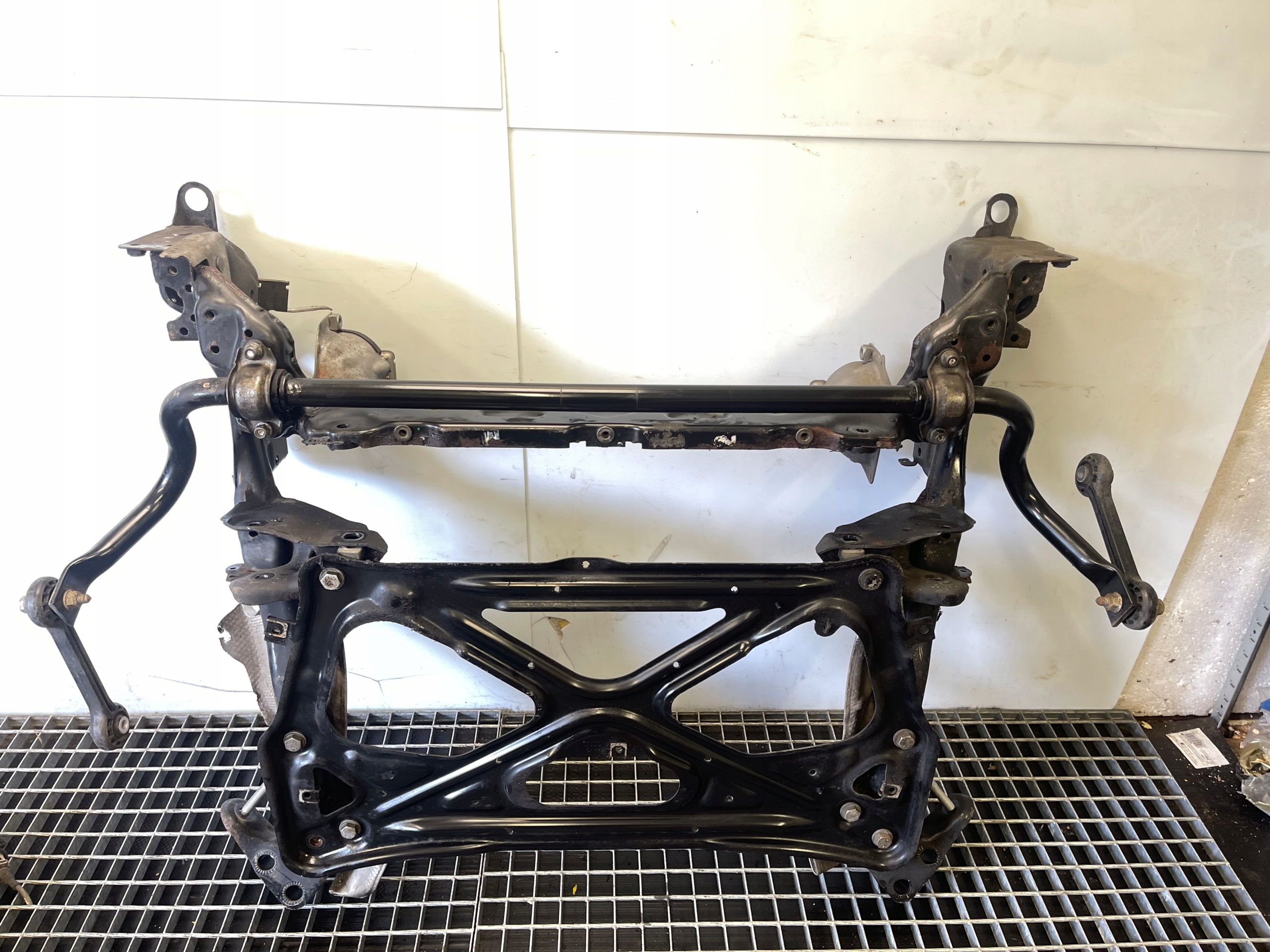 AUDI A6 C7 11-18 A7 axle beam front subframe of the engine axle beam TRAWERSA original