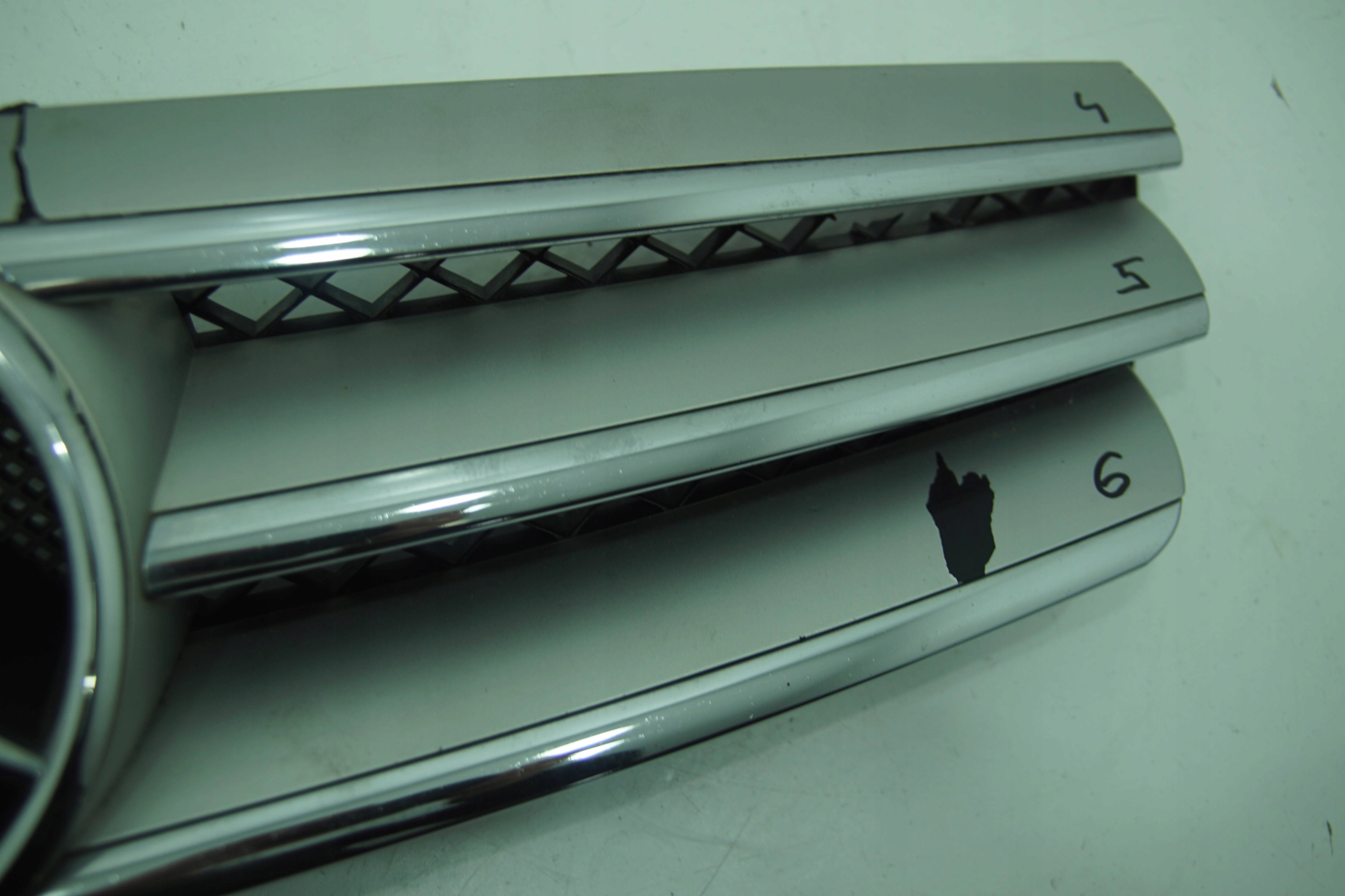 РЕШІТКА РАДІАТОРА РЕШІТКА ХРОМ Nr4 ЛІВИЙ ПЕРЕД MERCEDES СЛ R230 РЕСТАЙЛІНГ