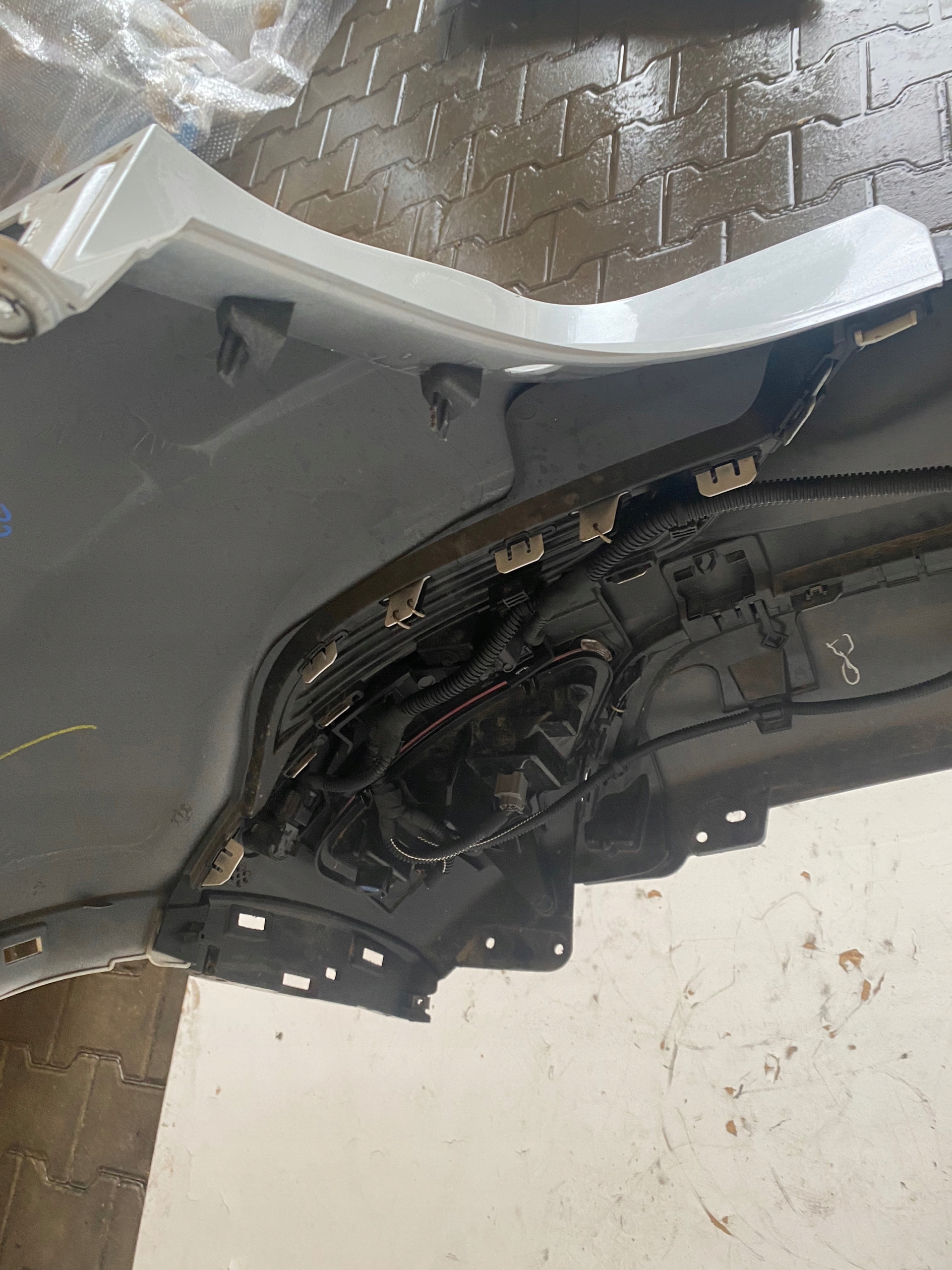 RENAULT CAPTUR II BUMPER REAR 6 PDC LIGHTS