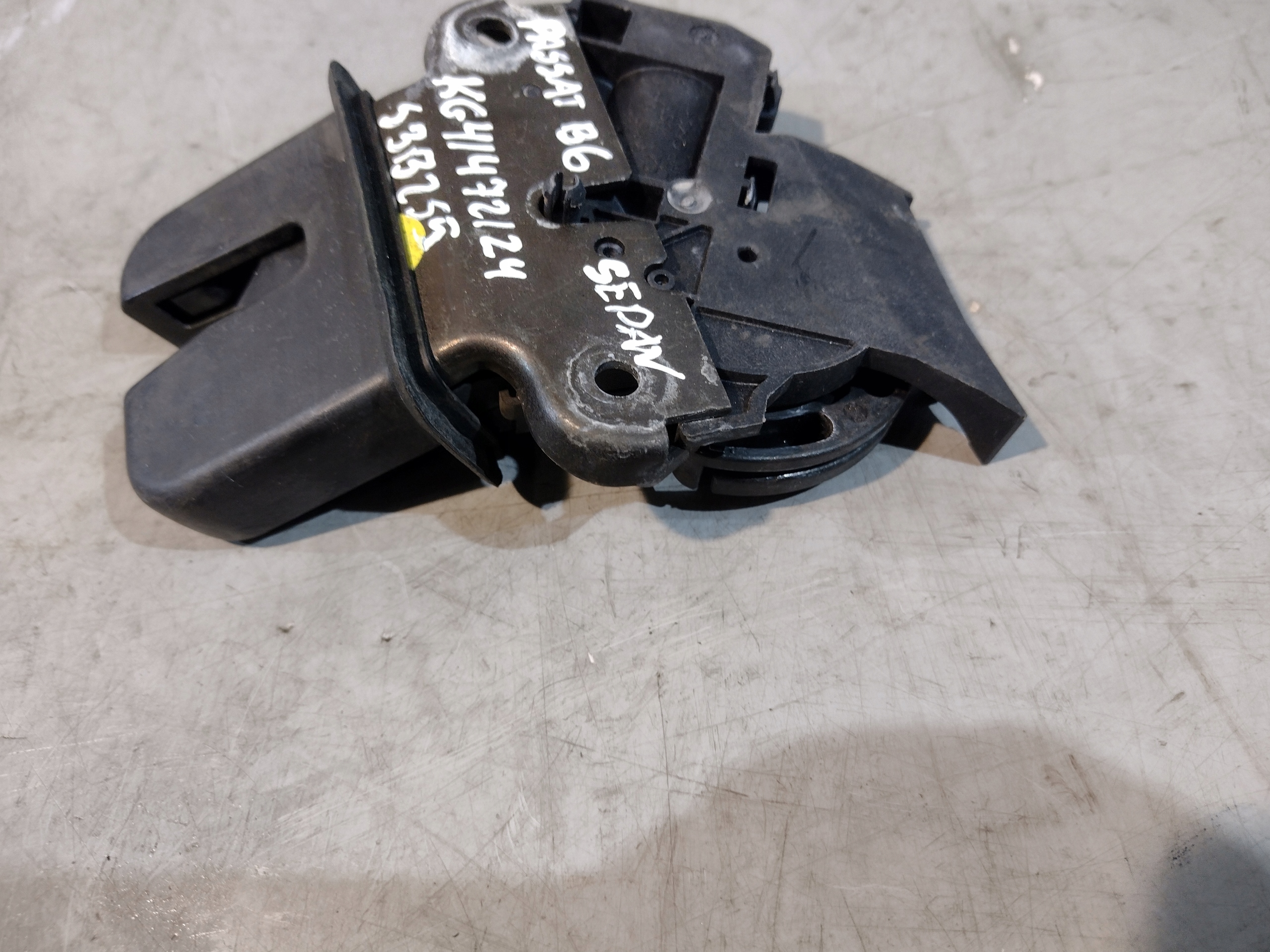 lock bonnet boot Volkswagen Passat B6 sedan 4F5827505C