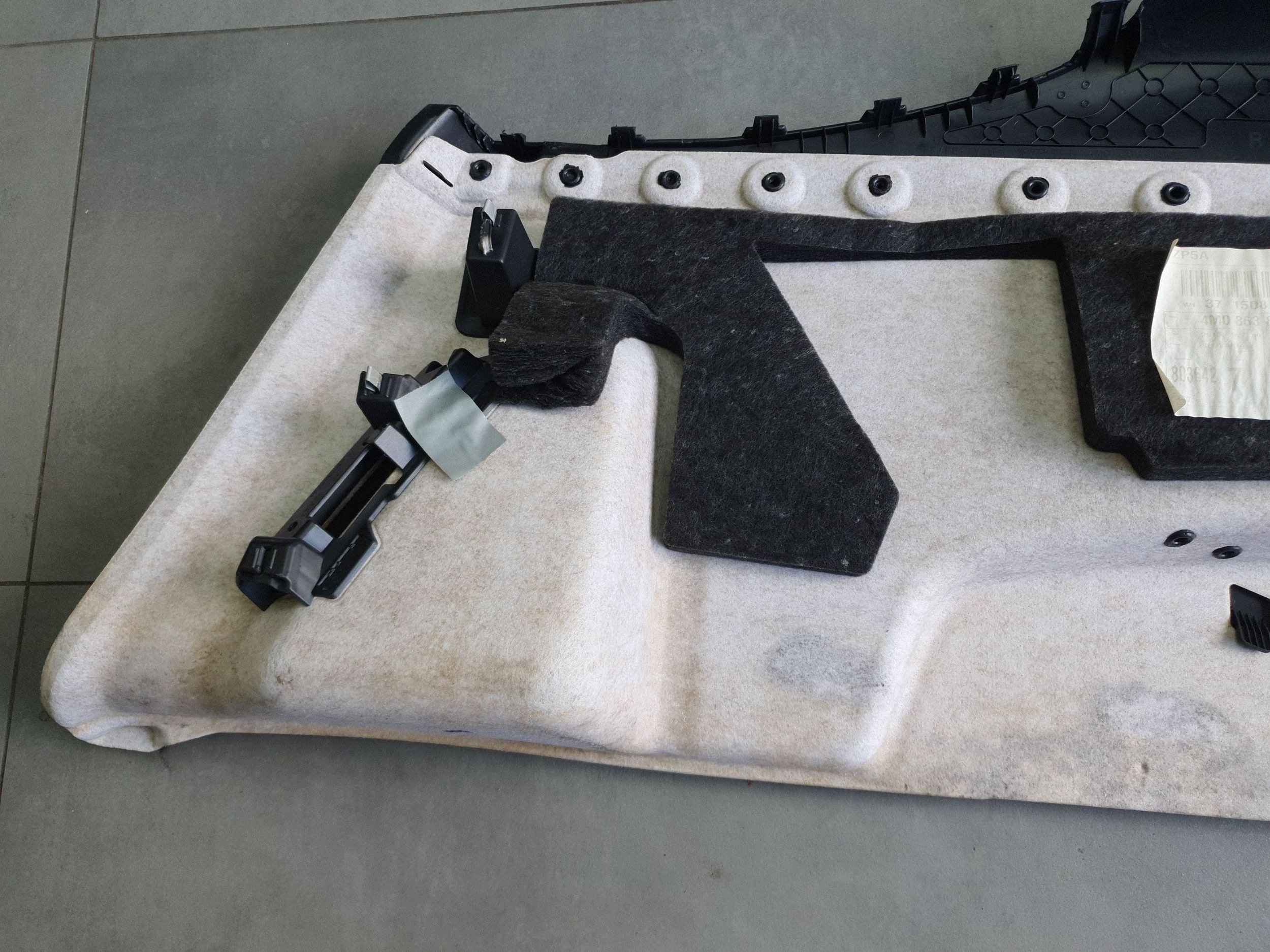 Audi Q7 4M boot upholstery right rear part 4M0863880C