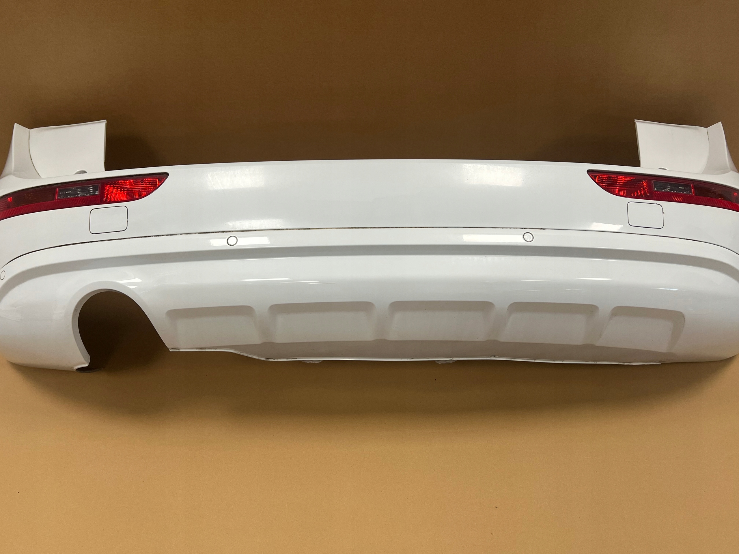 AUDI Q5 8R ZDERZAK TYŁ 4xPDC LS9R Numer katalogowy części AUDI Q5 8R ZDERZAK TYŁ 4xPDC LS9R audiolcar