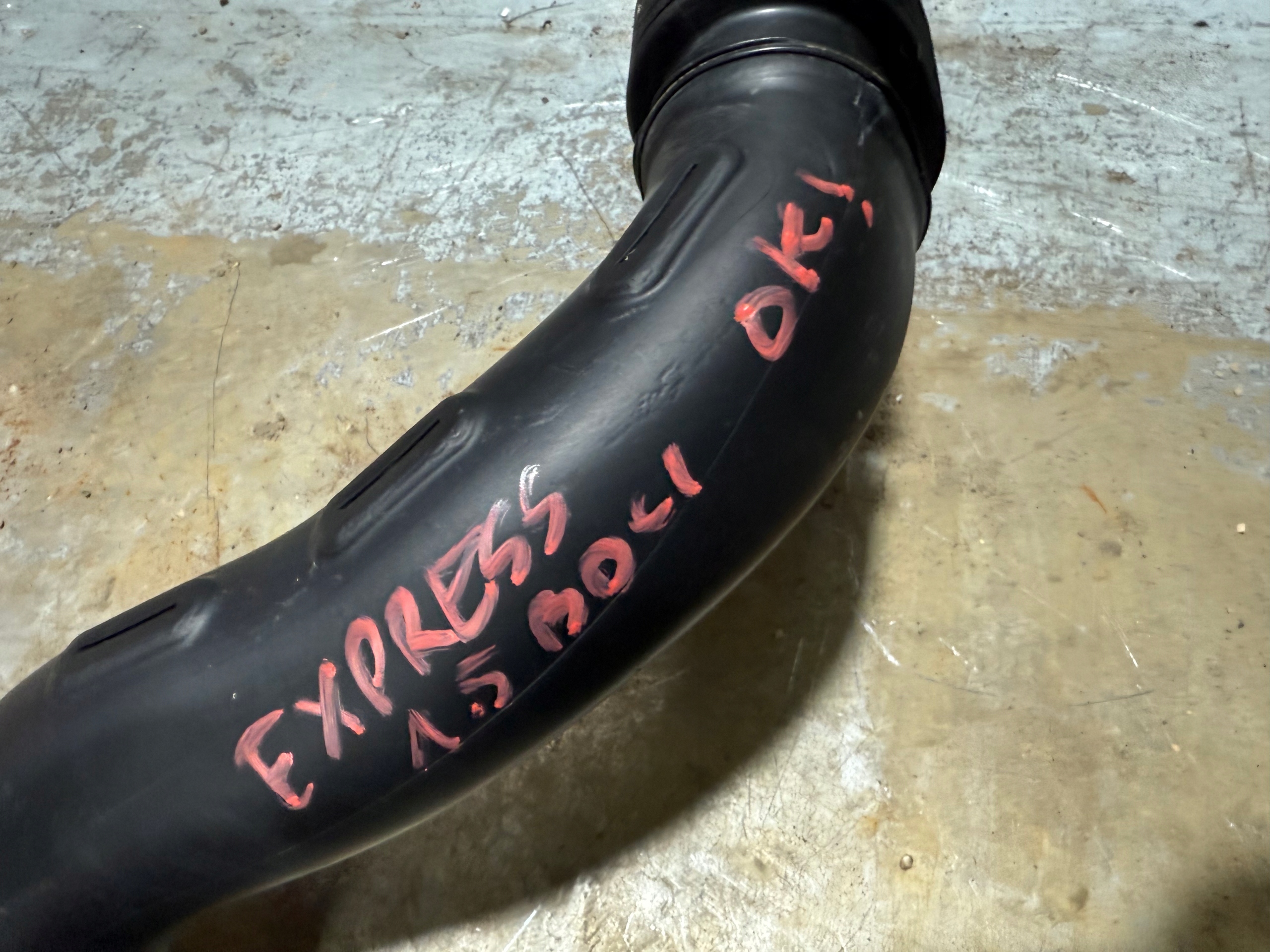 renault EXPRESS 1.5 21- труба впуск патрубок Воздух целый оригинал