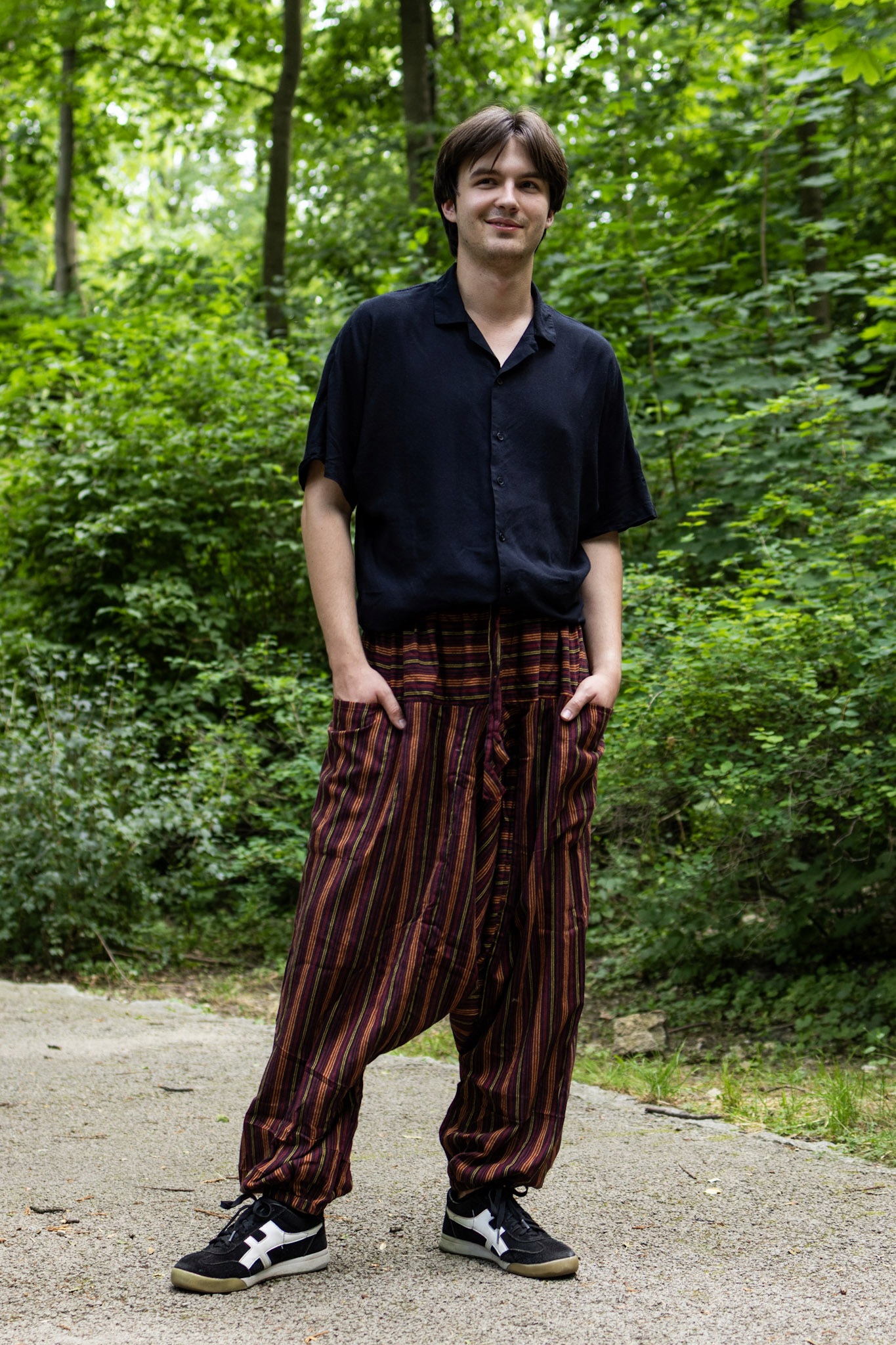 Šedé harémky aladinky s pruhy, vínové, volné kalhoty, baggy