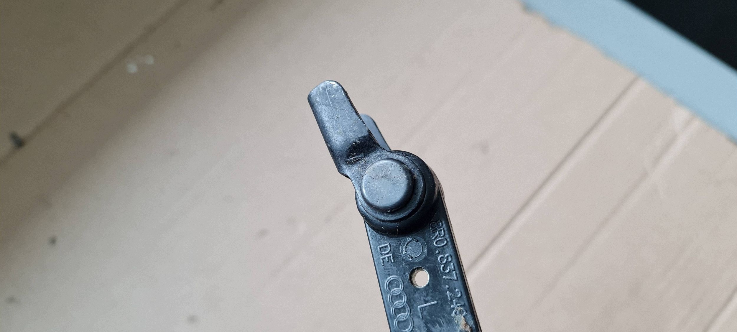 Q5 8R limiter door left right front 8R0837249C