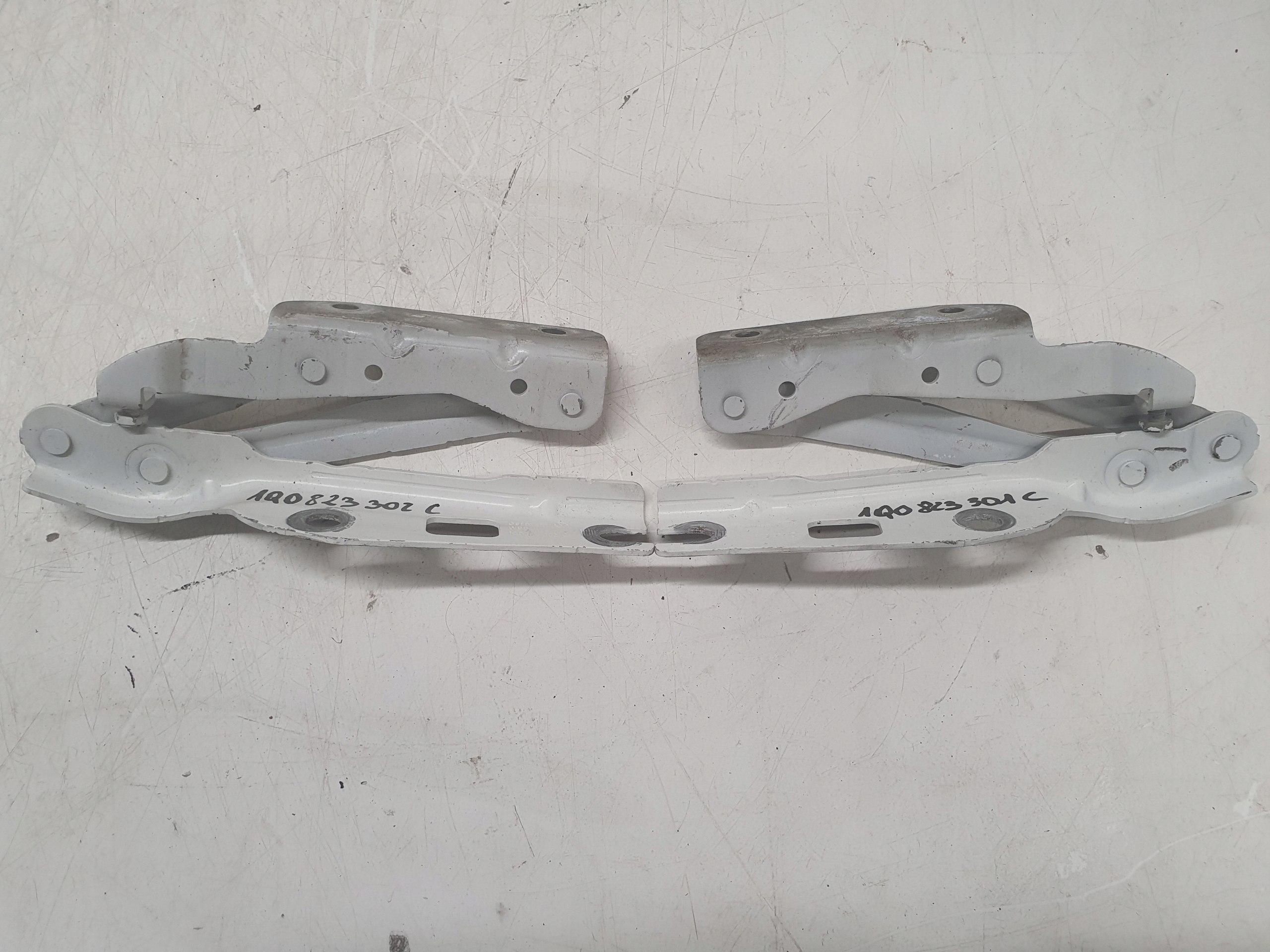 1Q0823301C 1Q0823302C - VW EOS 1Q0823 ПЕТЛЯ КАПОТА ПЕТЛИ ЛЕВЫЙ И ПРАВЫЙ