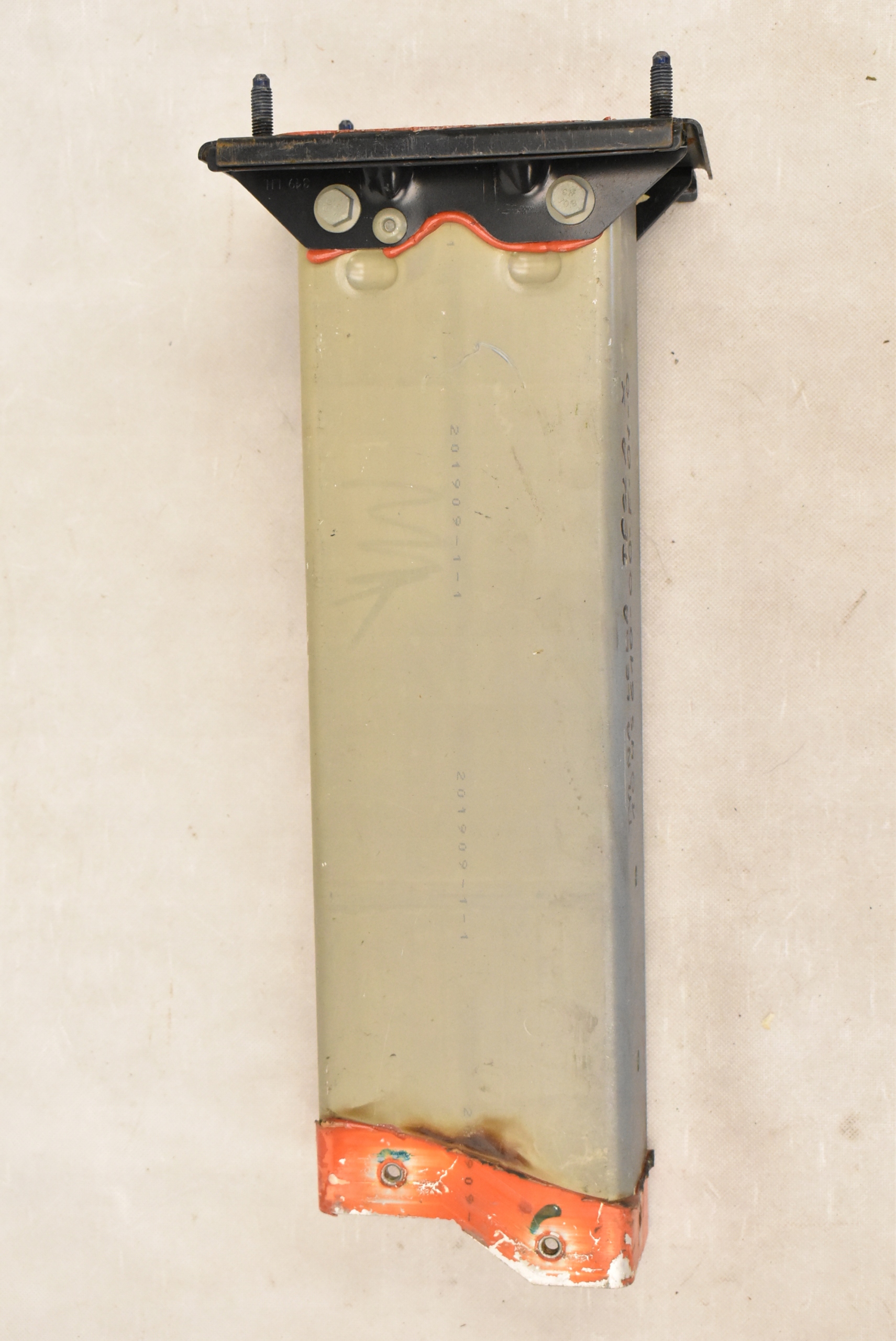 TESLA MODEL X PODŁUŻNICA TYLNA LEWA 1045610-00-F Producent części Tesla