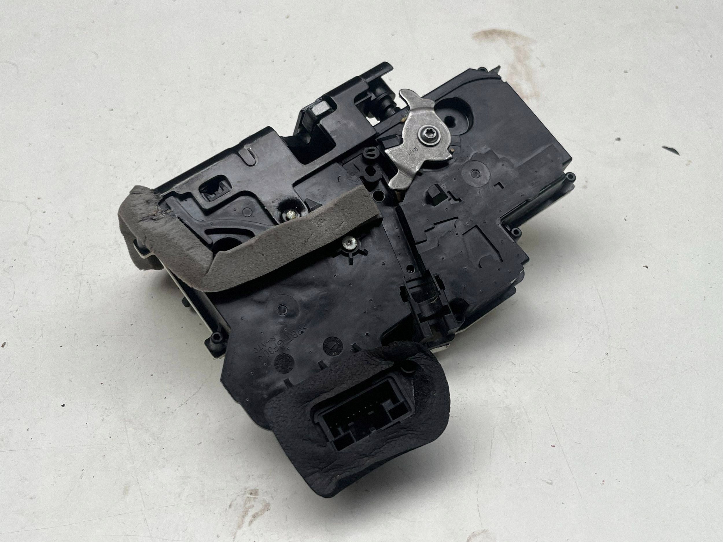AUDI A6 C8 lock door right rear part 4K0839016P @M