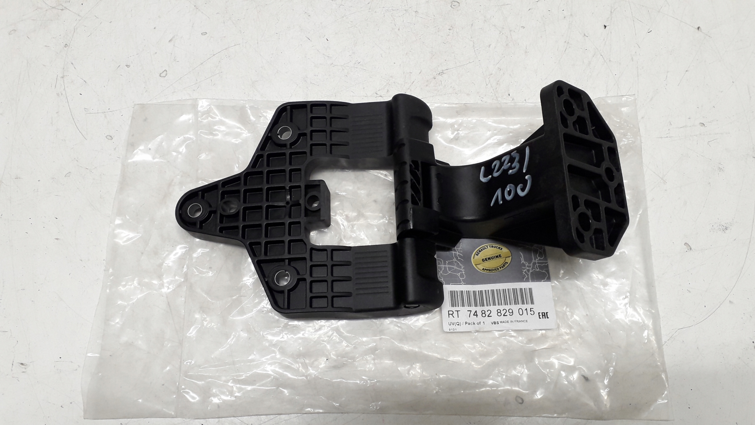 DAF LF VOLVO FL ШАРНИРНОЕ КРЕПЛЕНИЕ КАПОТА 82829015