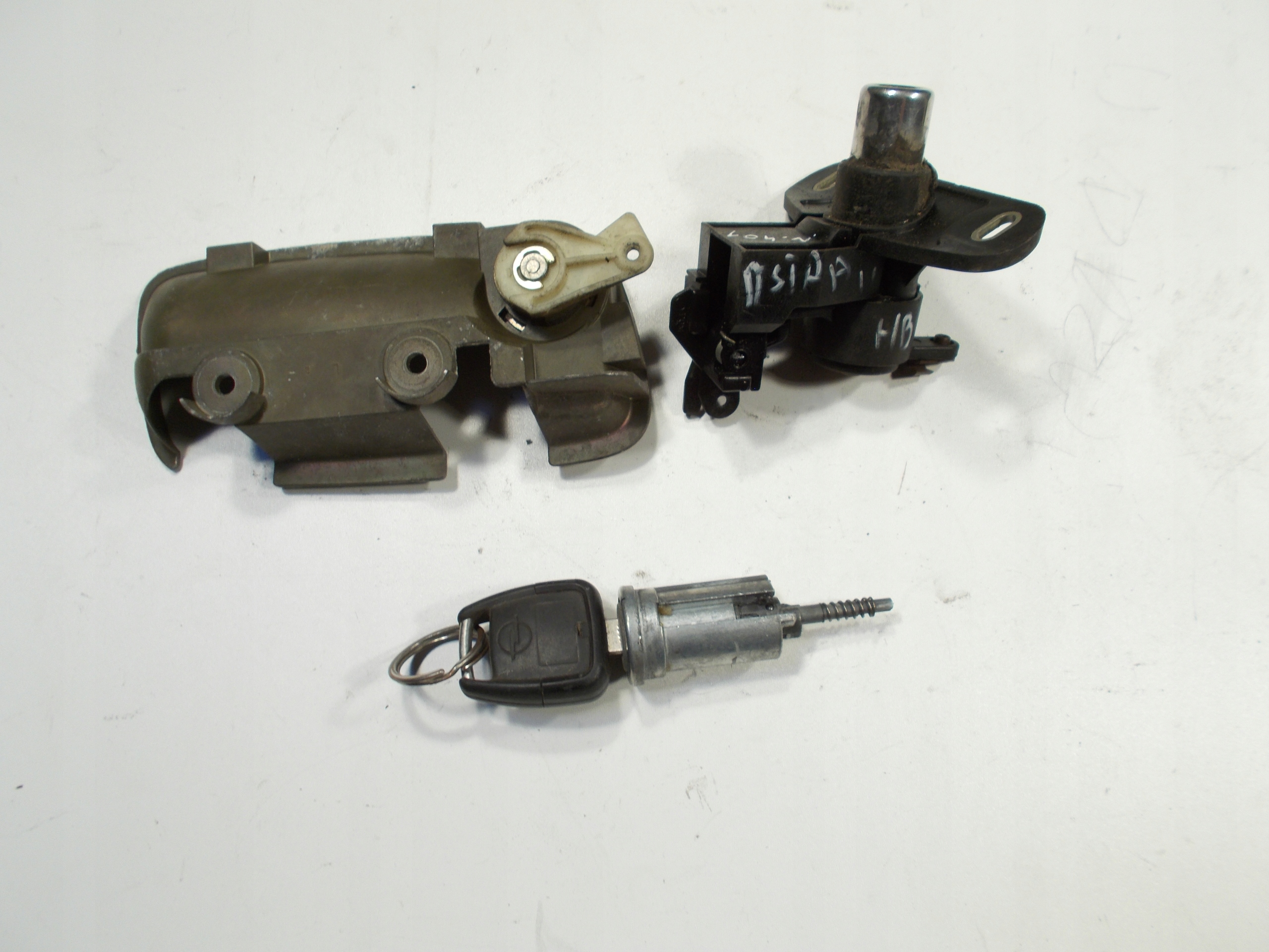 KOMPLET of lock cylinders ignition lock boot OPEL ASTRA II G HB. original.