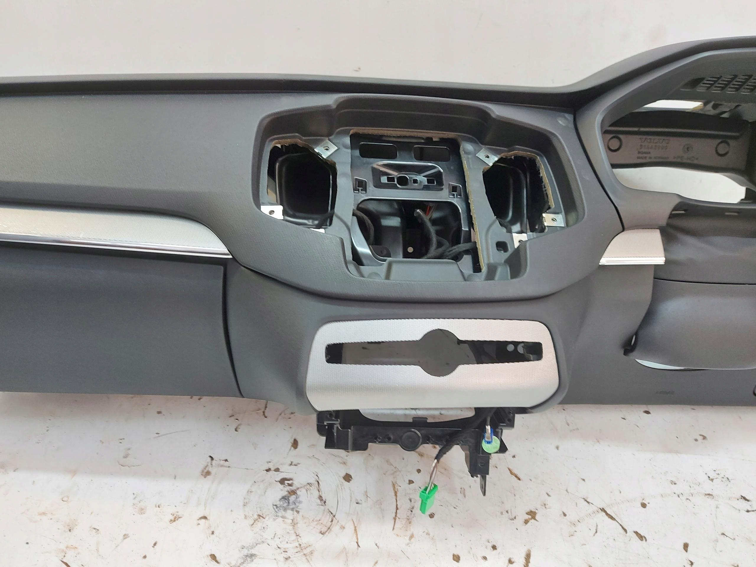 Volvo XC90 II D5 dashboard instrument panel cockpit pulpit UK RHD