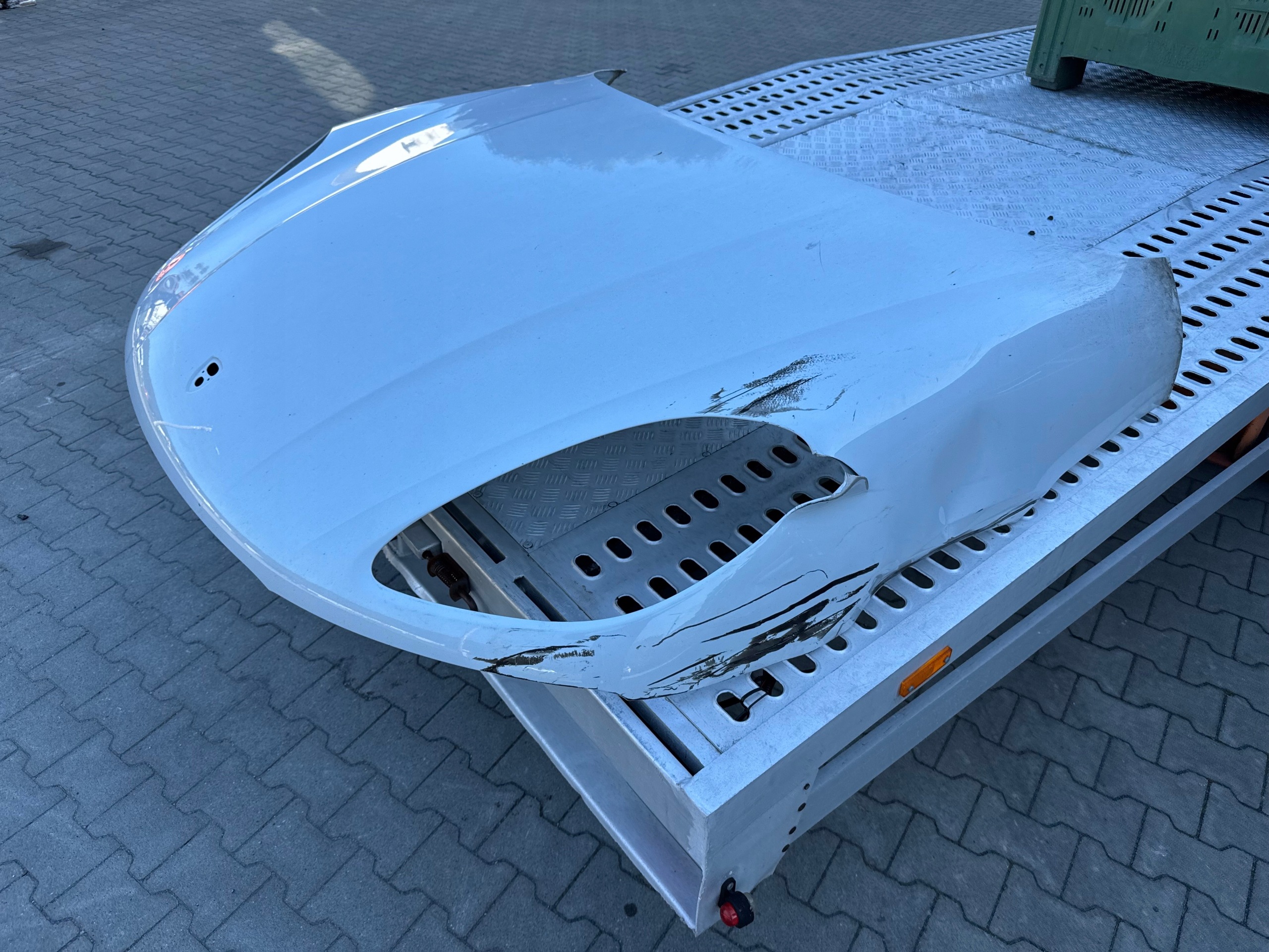 PORSCHE MACAN 95B bonnet LC9A BIALA original