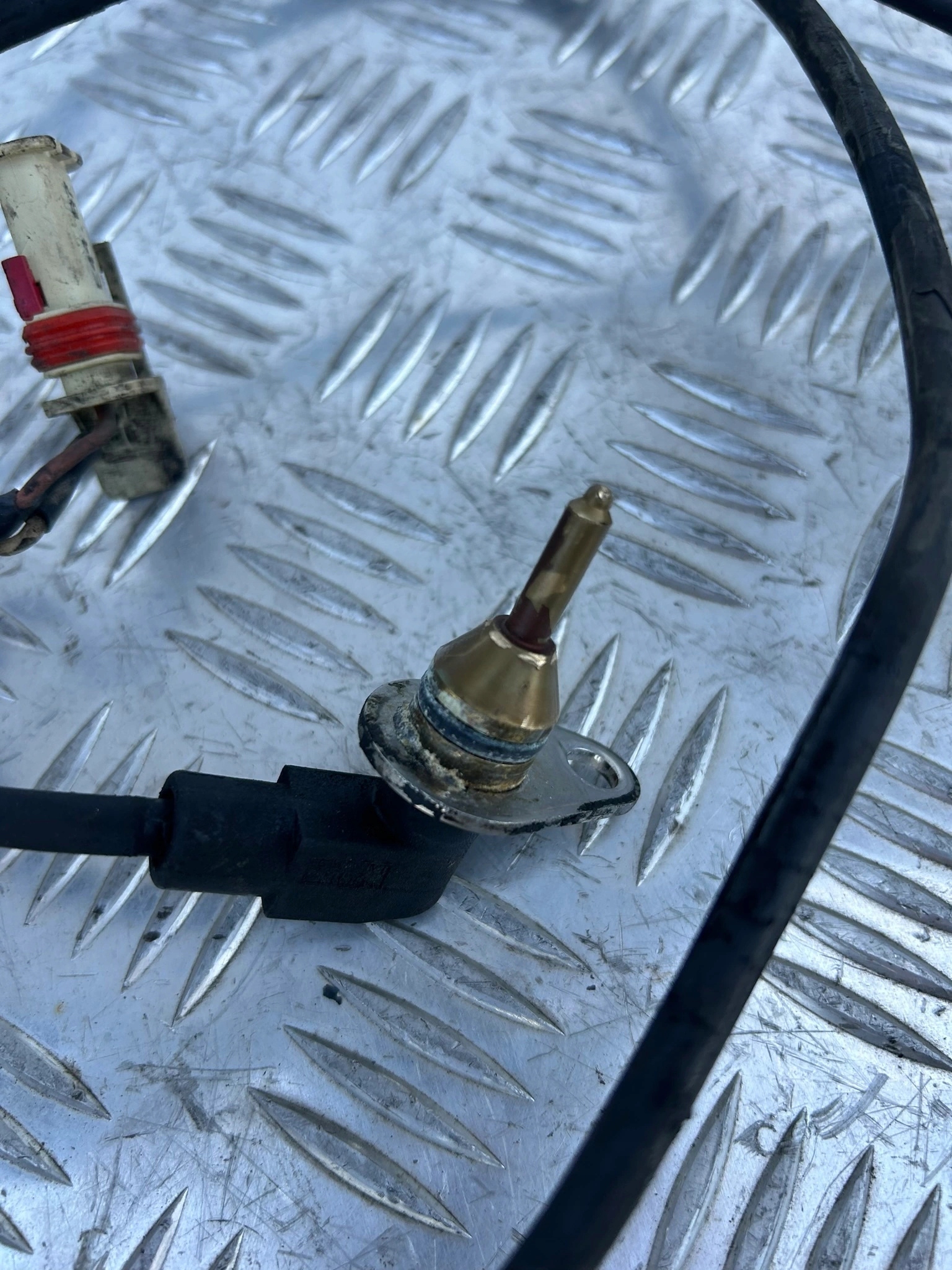 CZUJNIK TEMPERATURY WODY SCANIA R Producent części DAF OE