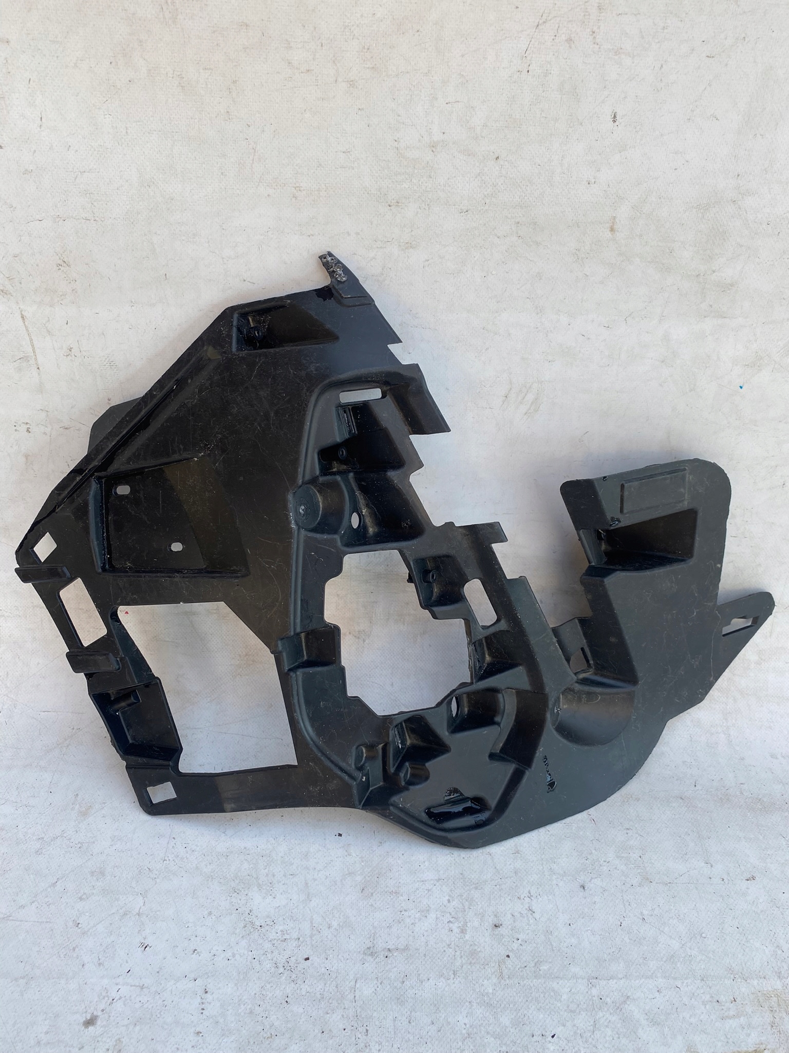 PEUGEOT 3008 II LIFT 20 - right bumper bracket front front 9836769580