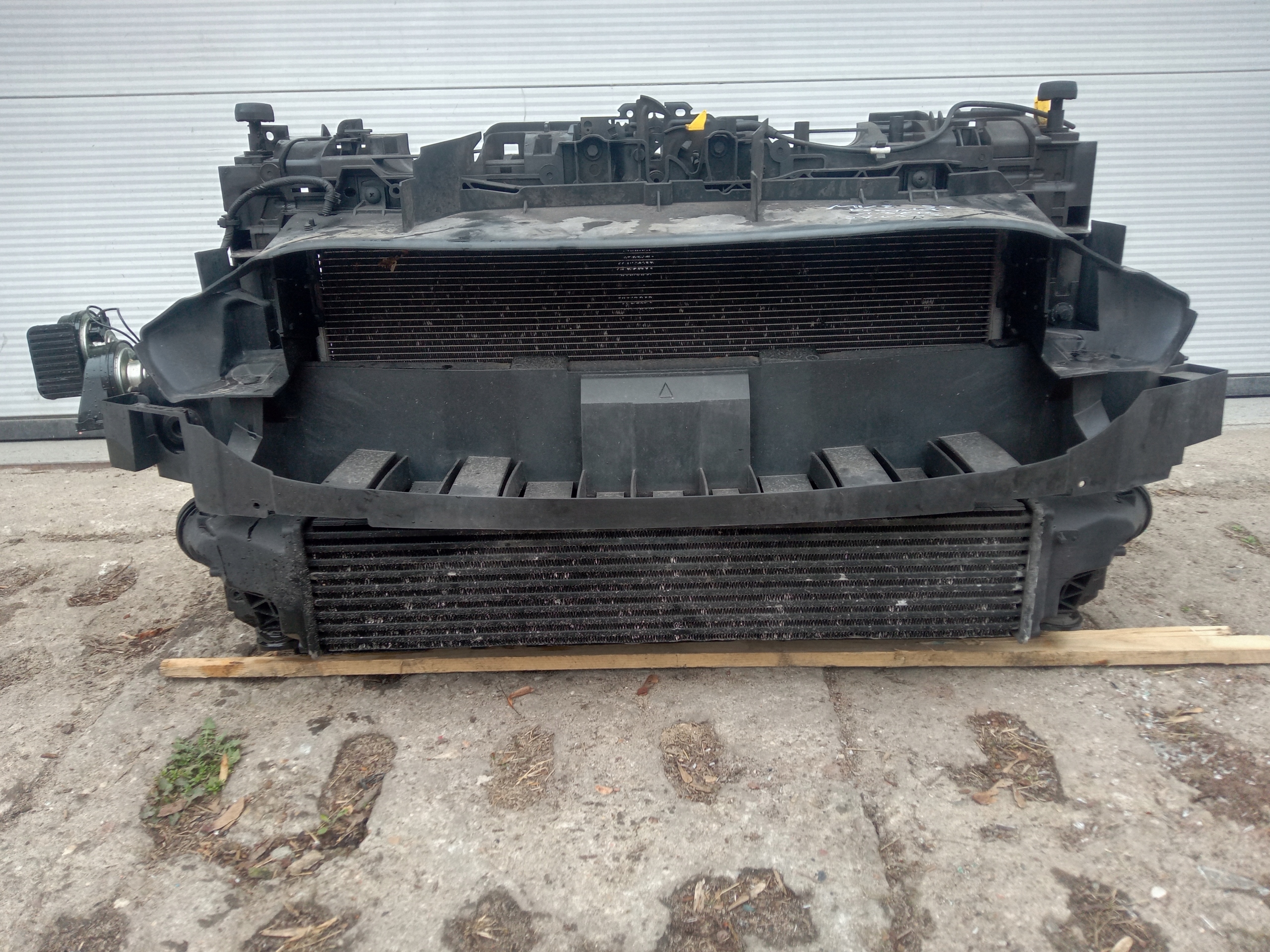 FORD FIESTA MK8 MASKA PAS CHŁODNICE PRZÓD ST 1.5 Typ samochodu Samochody osobowe