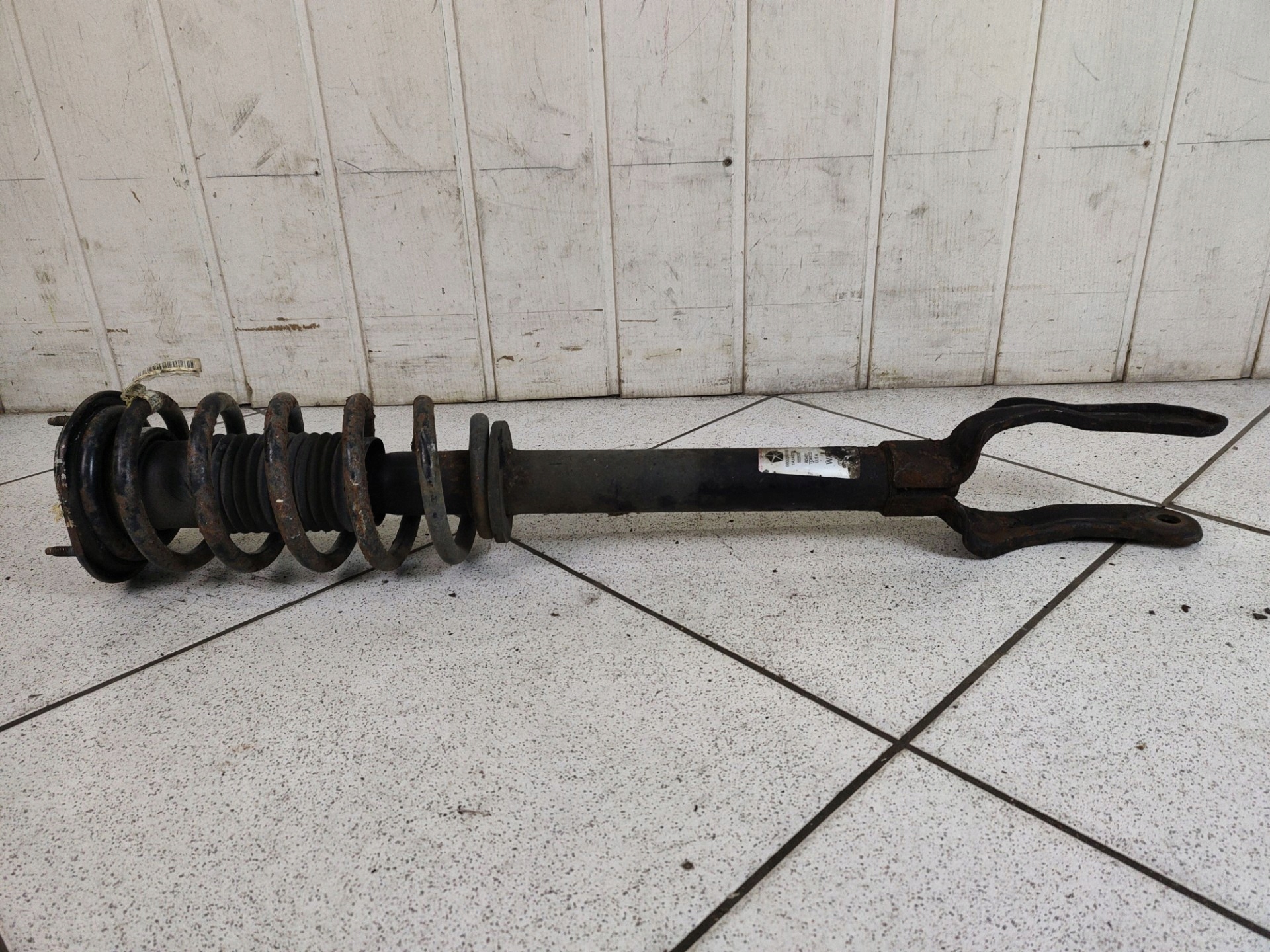 shock absorber front left side Dodge Durango 3 2012 68029501AE