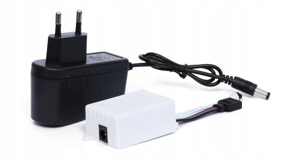 LEDY WODOODPORNE KOLOROWE TAŚMA LED RGB WODOODPORNA 5m Z PILOTEM LISTWA 230 Moc 7 W