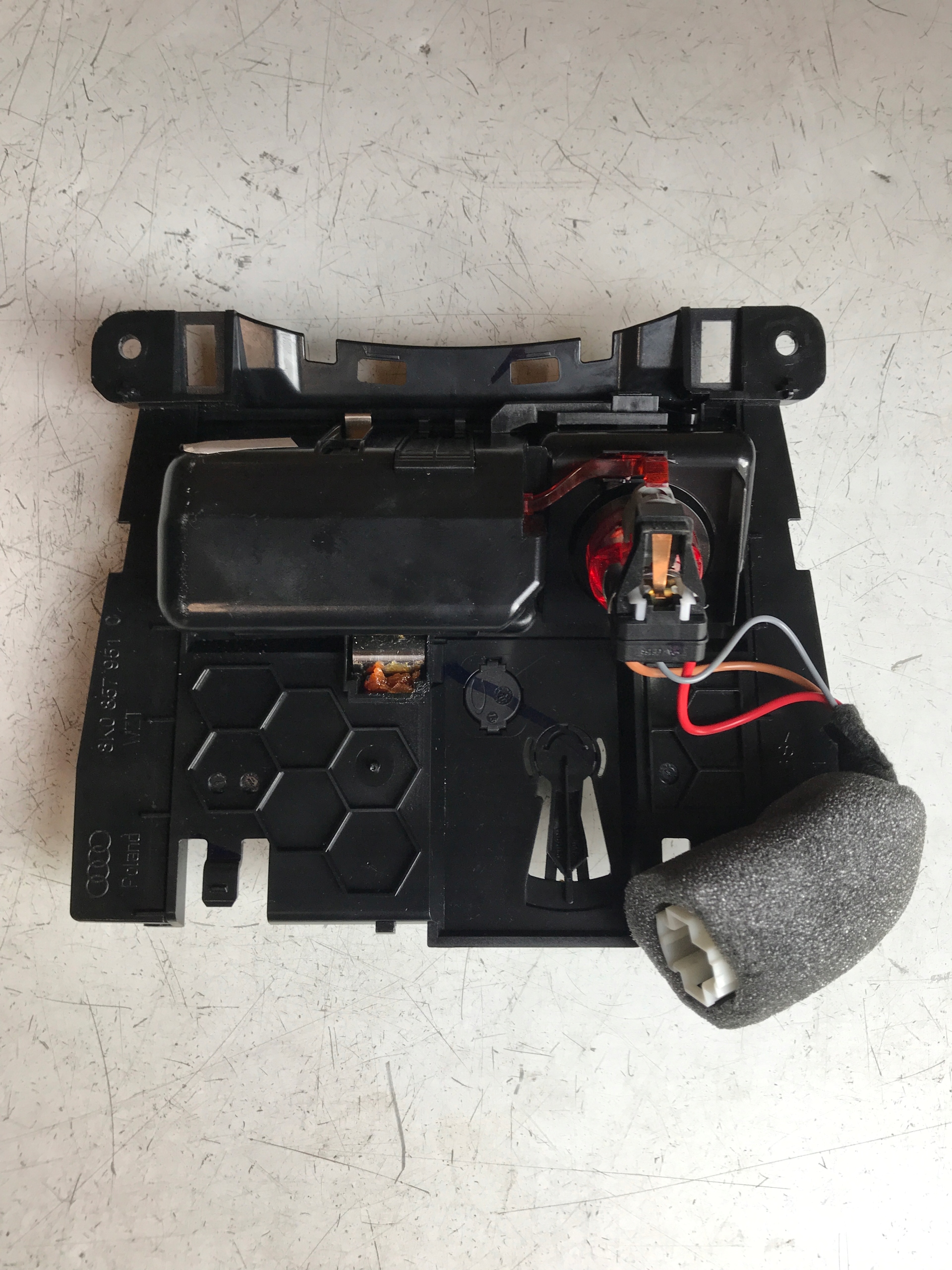 popelník AUDI A4 B8 A5 8K0857951C
