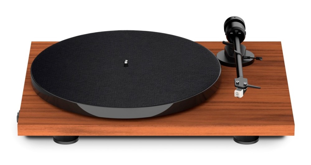 Pro-Ject E1 Phono s predzosilňovačom a vložkou Audio-Technica AT3600L Orech