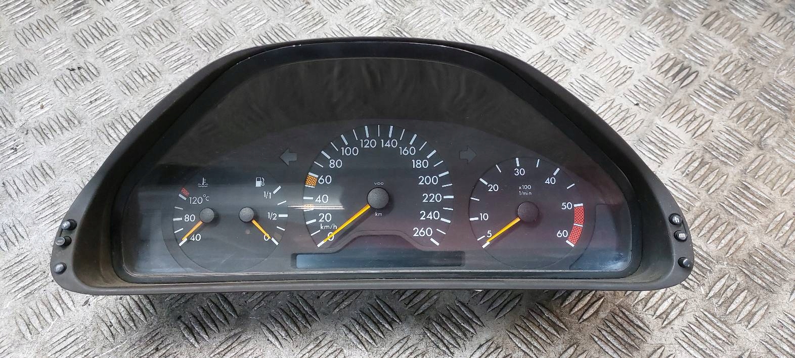 dials dials MERCEDES-BENZ W210 E300 3.0 D 2105409647