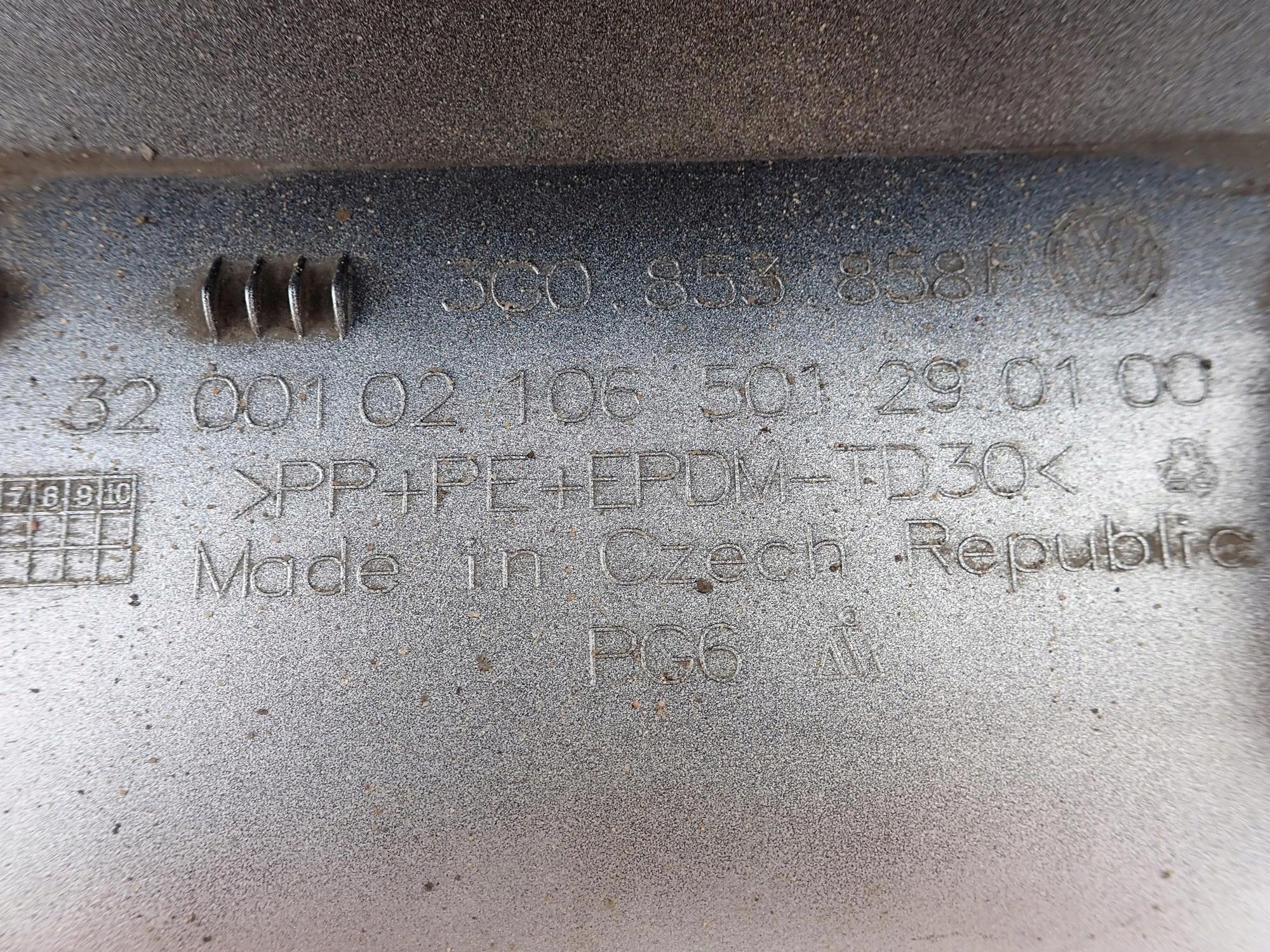 VW PASSAT B8 14-23 threshold right moulding threshold right