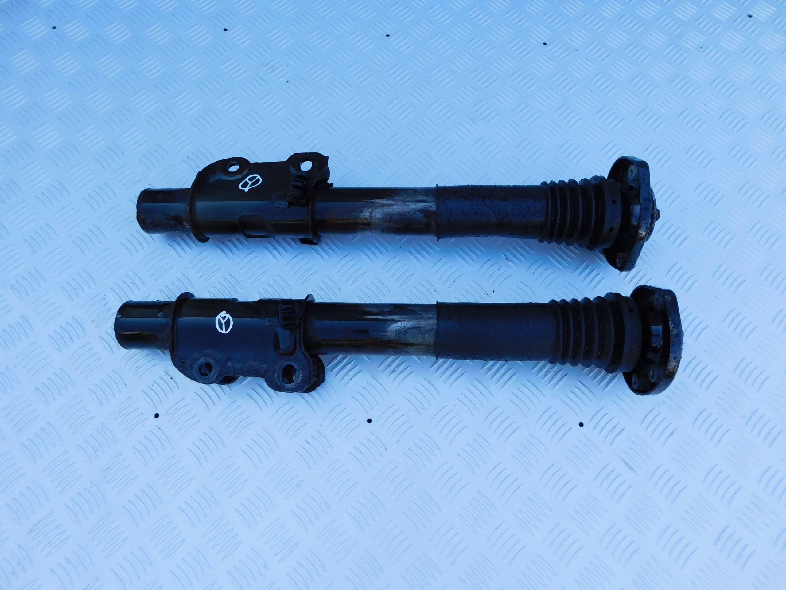 shock absorbers front komplet 2 szt Sprinter W906 VW Crafter SPRAWNE original