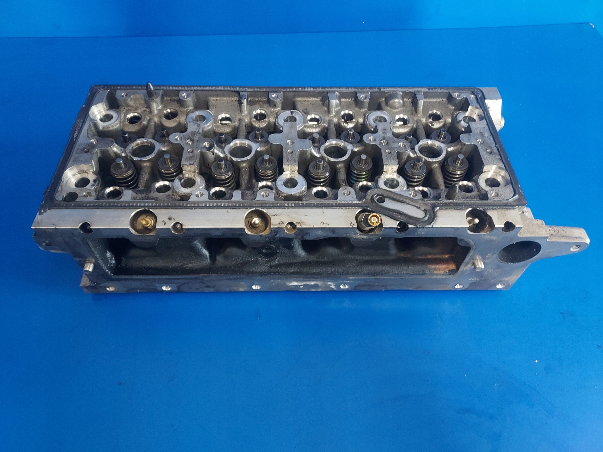 GŁOWICA Z ZAWORAMI AUDI A4 B9 2.0 TDI 04L103373F