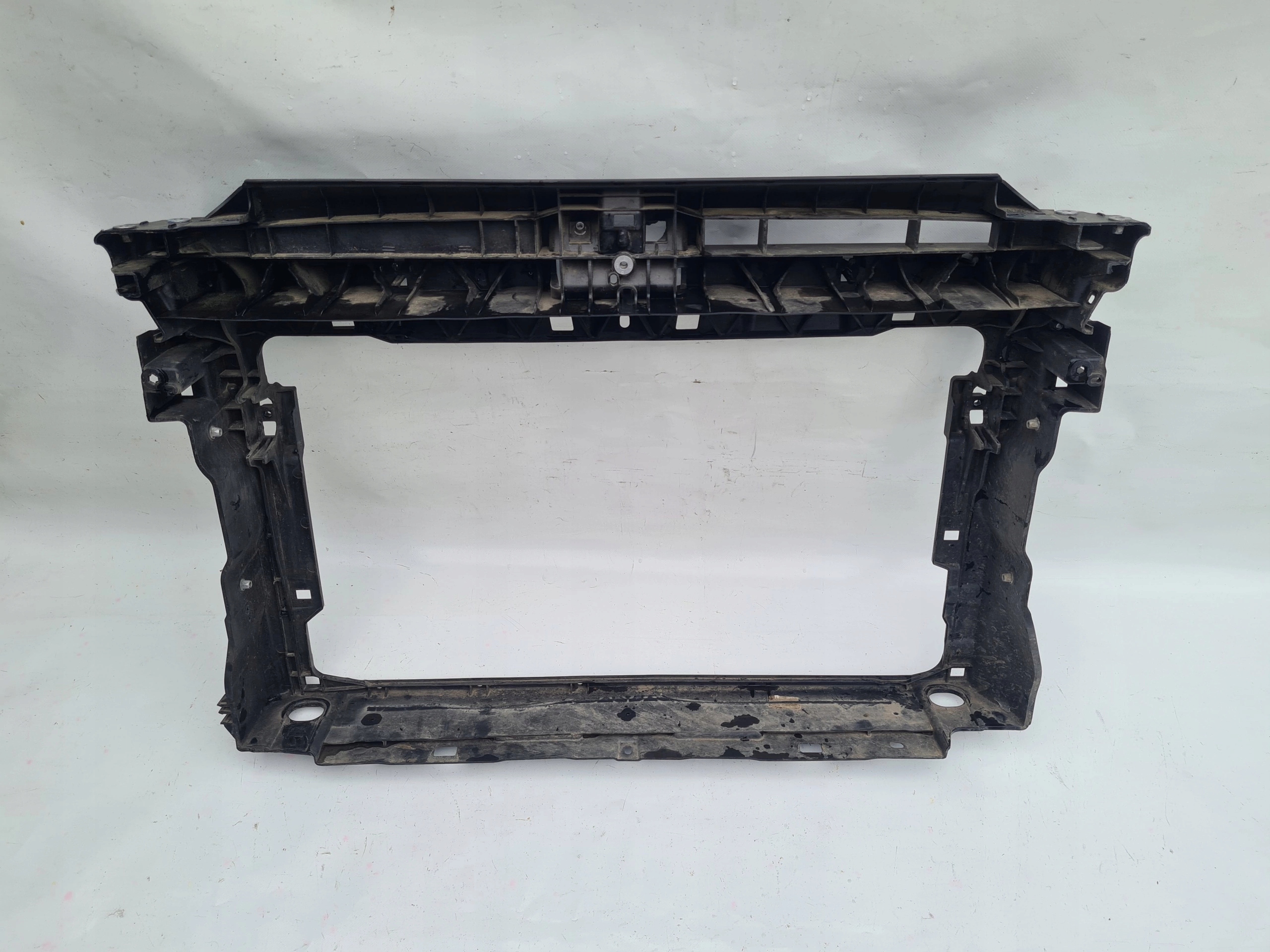 VW TOURAN II PAS PRZEDNI WZMOCNIENIE 5TA805594C Typ samochodu Samochody osobowe