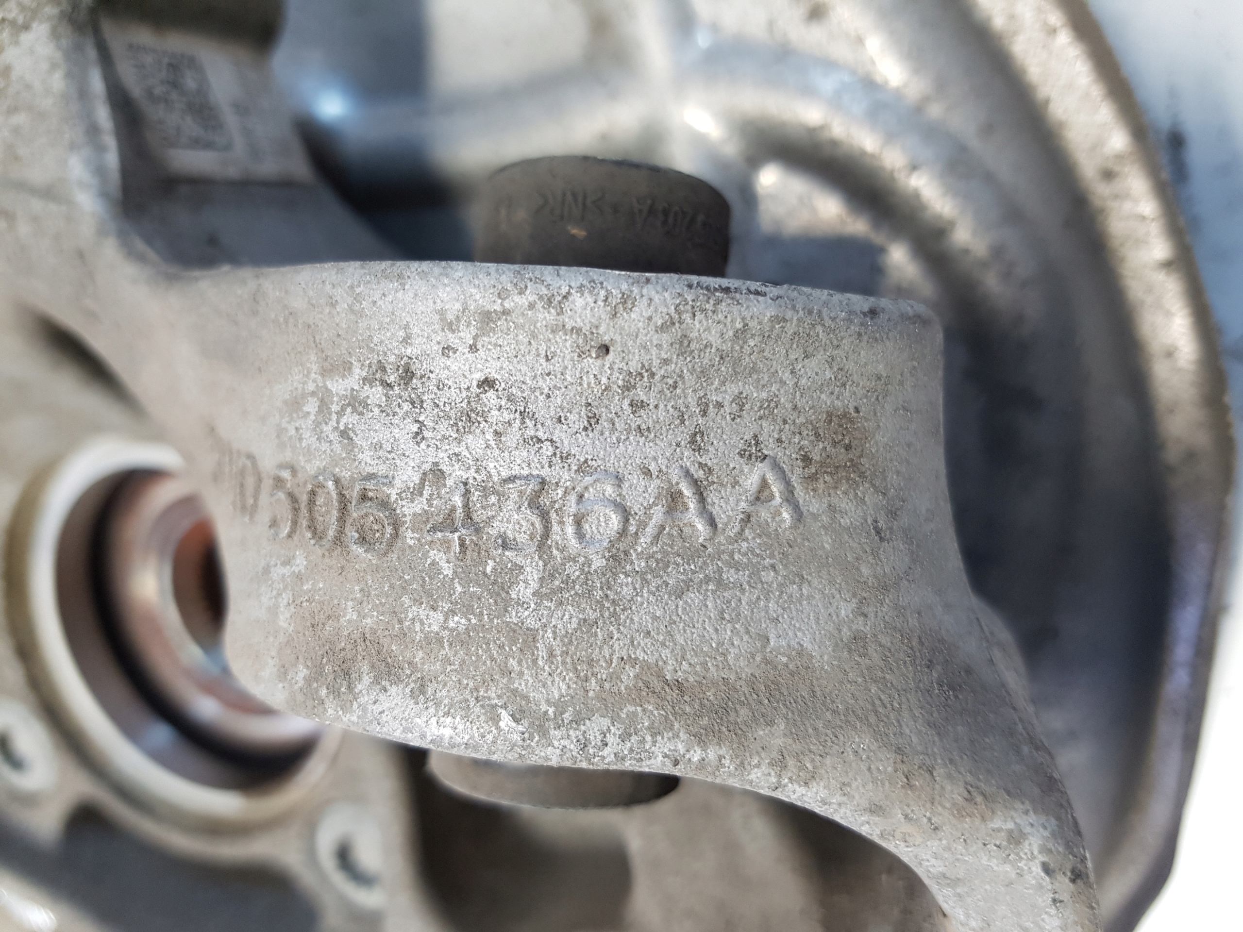 AUDI A4 B9 8W otoč čepu pravý záď 4x4