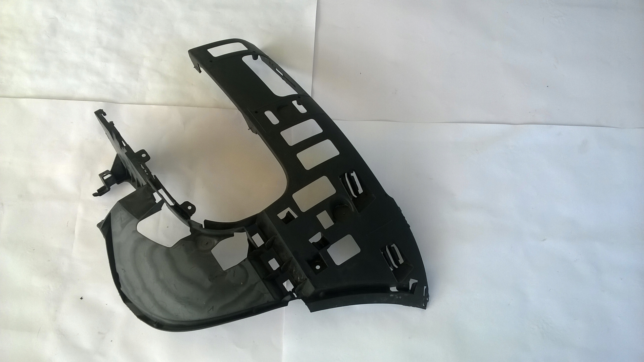 VW TOUAREG mocowanie zderzaka przednie L 7L6807177