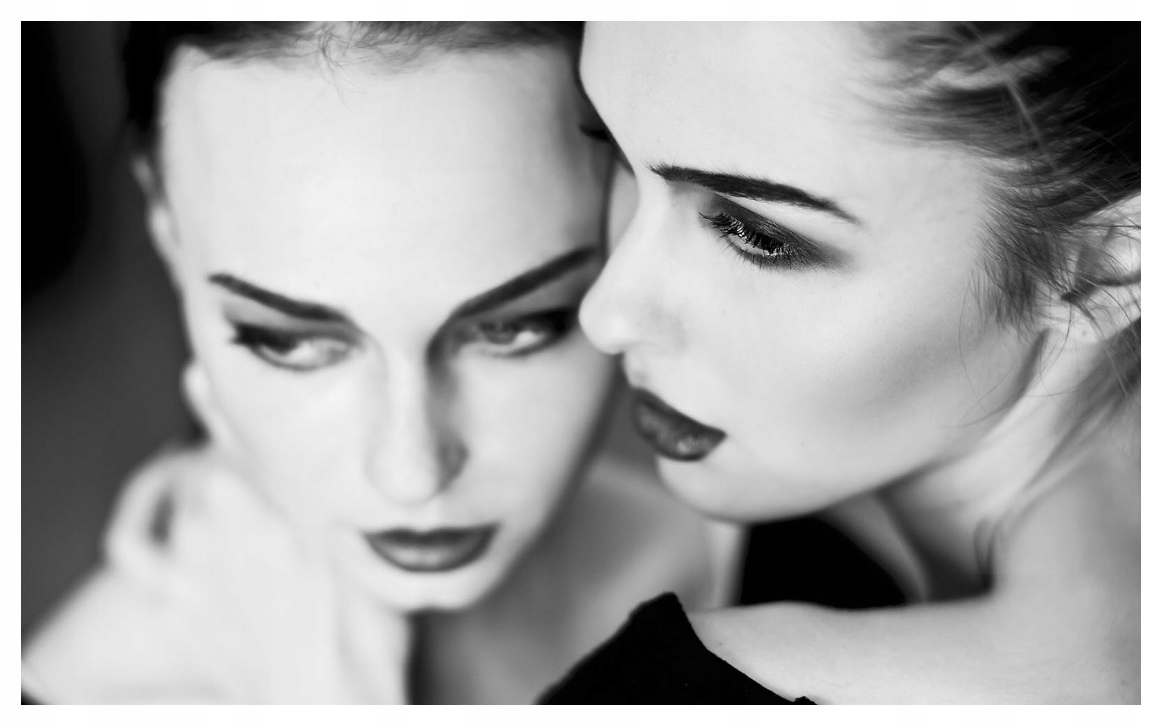 Vliesová fototapeta Intimní portrét, kontrast emocí 416x254 lepidlo