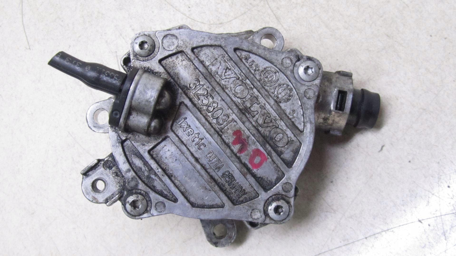 135/079 - VOLVO V60 II S60 2.0 вакуумний НАСОС 31258031 10-13