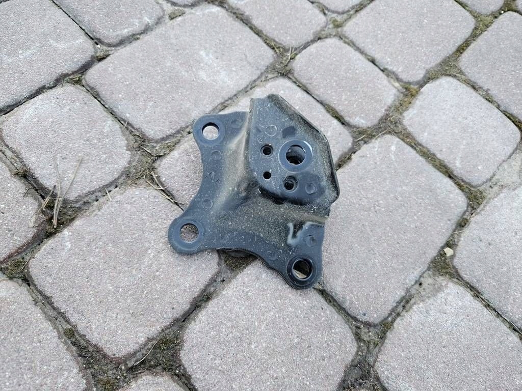bracket console holder springing right Toyota Highlander XU70