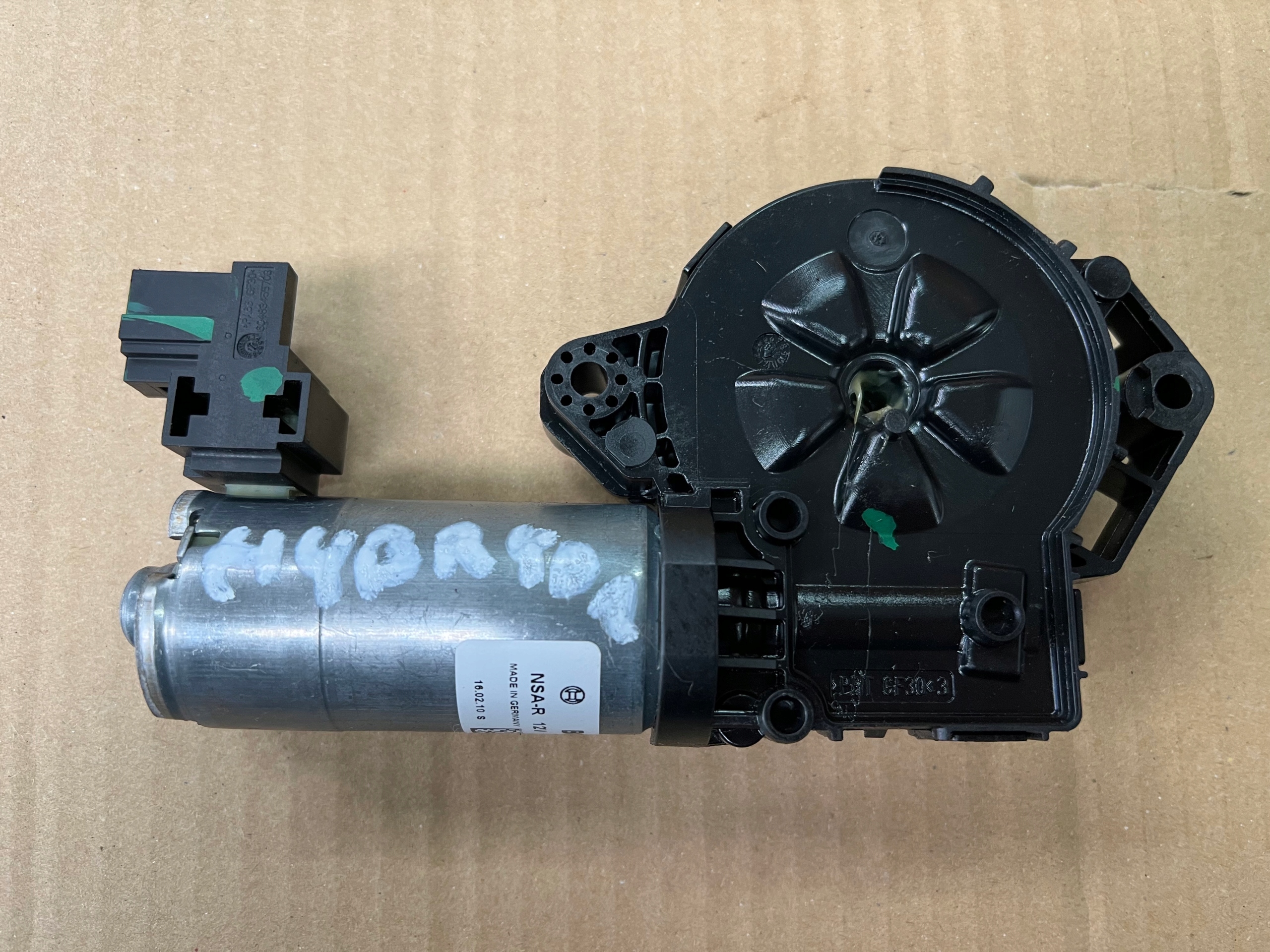 A2059009104, 0390200100 - Мотор, мотор панорами, дахи Mercedes C W205