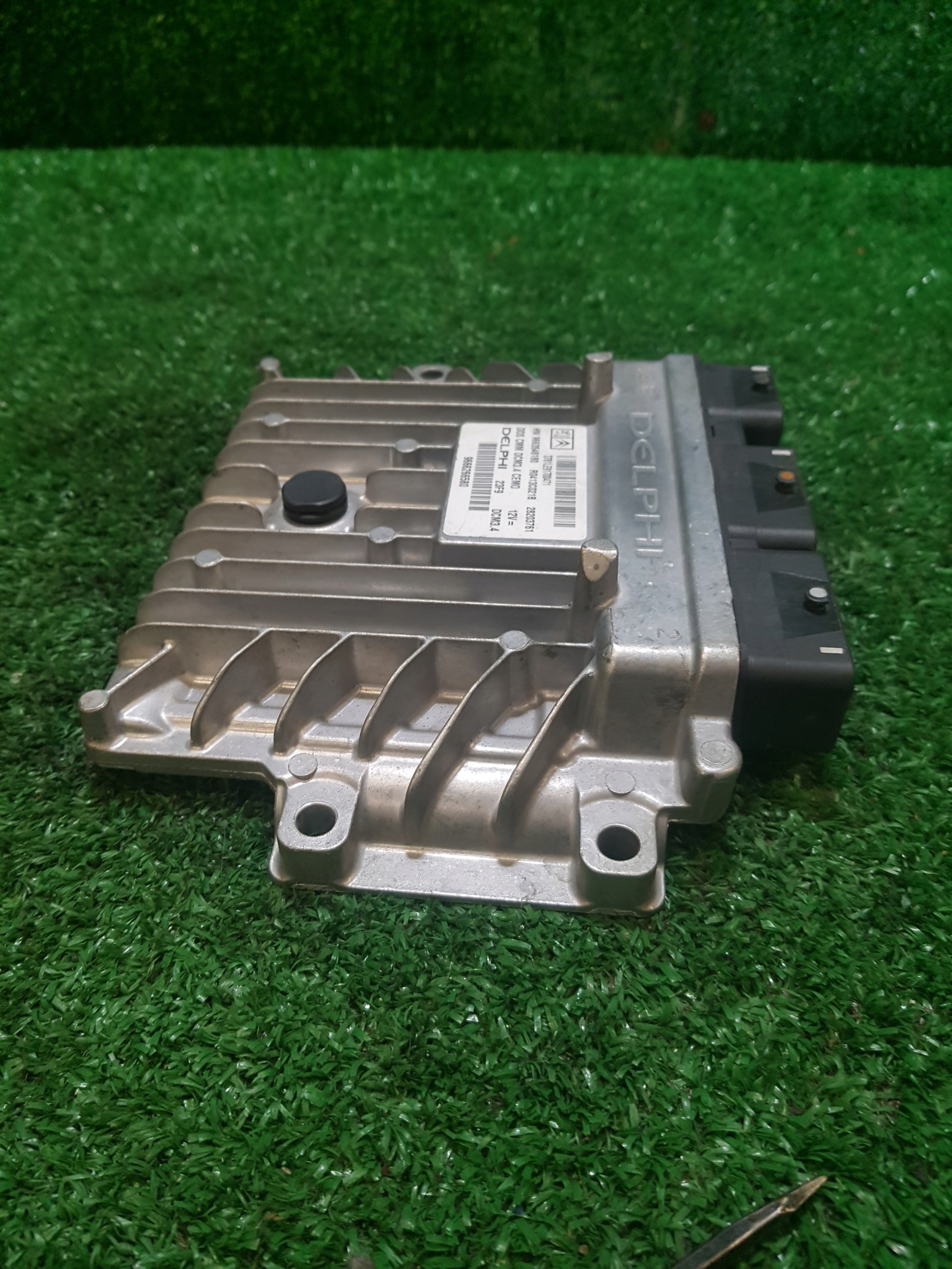 computer of the engine control unit CITROEN C5 III 9666266580