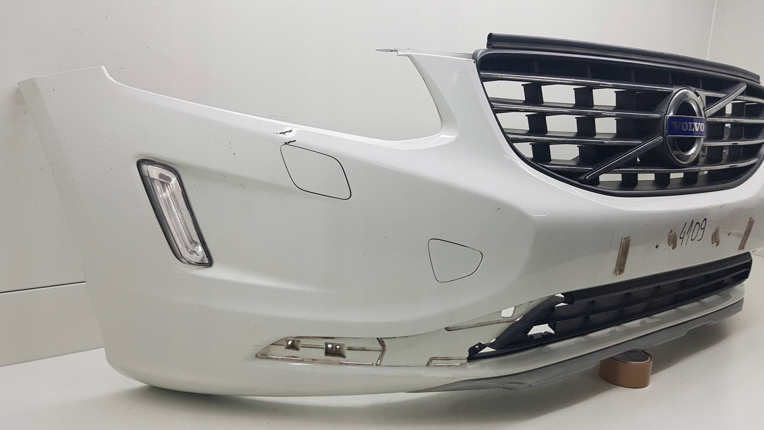 VOLVO XC60 XC 60 LIFT 2013 - bumper front 31323765