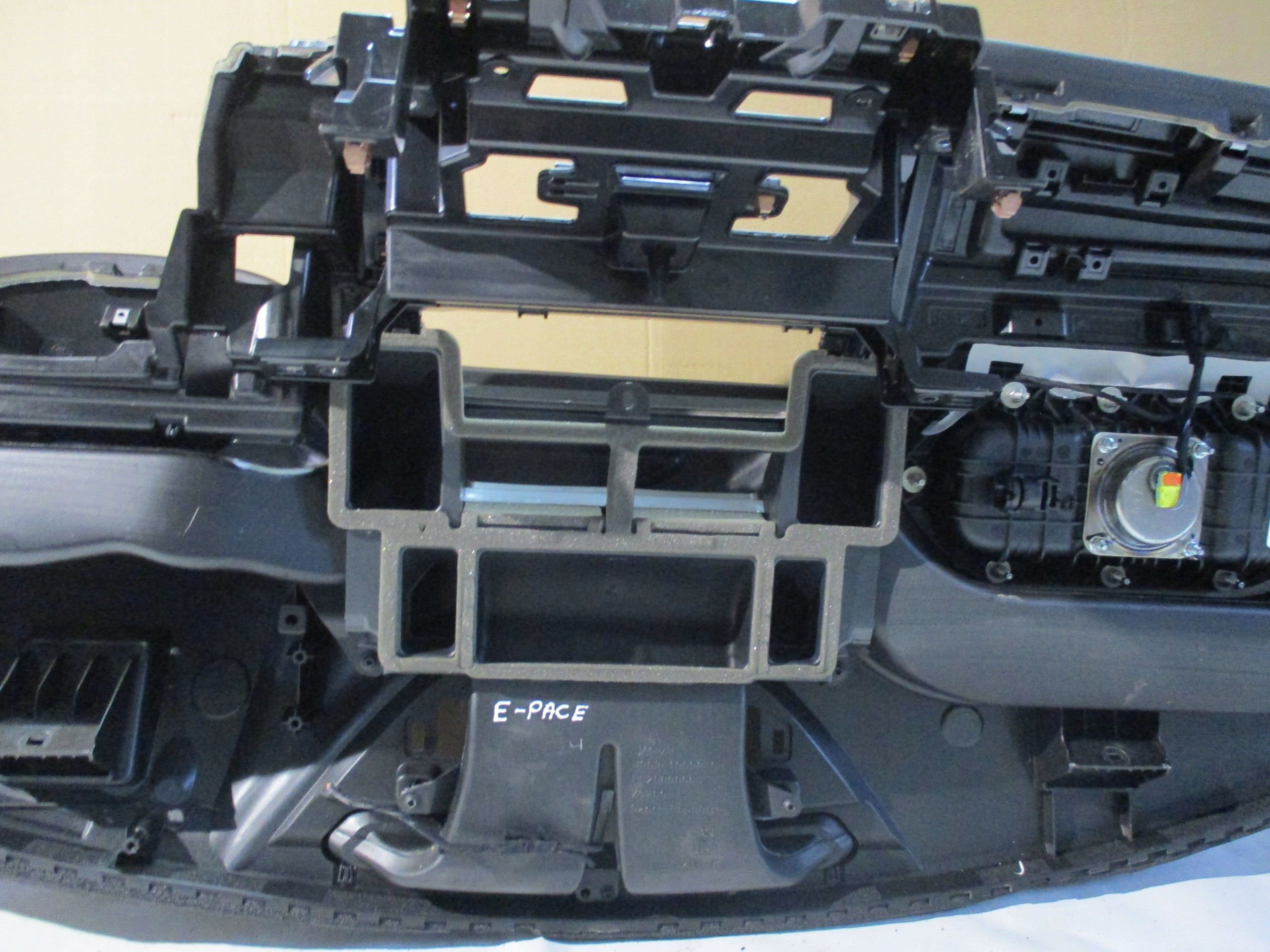 dashboard instrument panel console kpl Jaguar E-PACE J9C3-19098-AD
