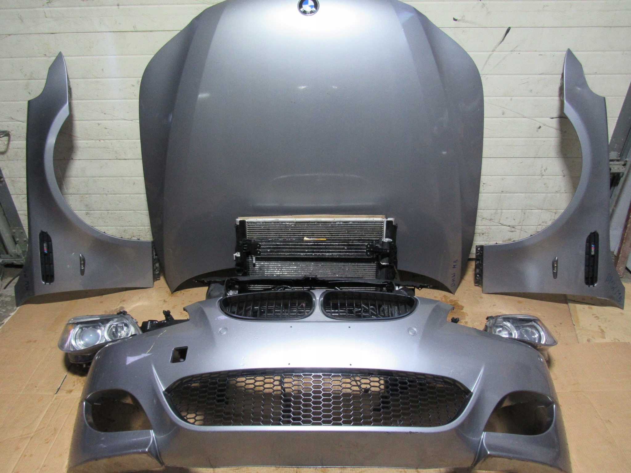 BMW M5 E60 PRZÓD MASKA BŁOTNIK LAMPY ZDERZAK CHŁODNICE A08