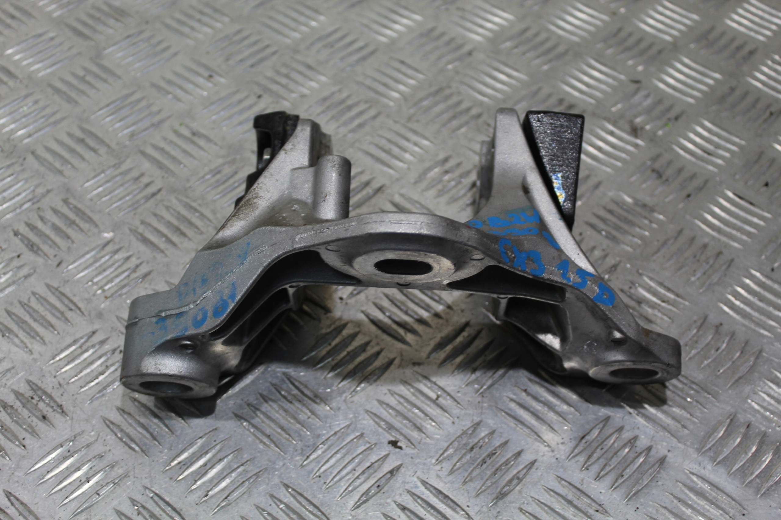 engine mount MAZDA CX3 LIFT DB2W-39081