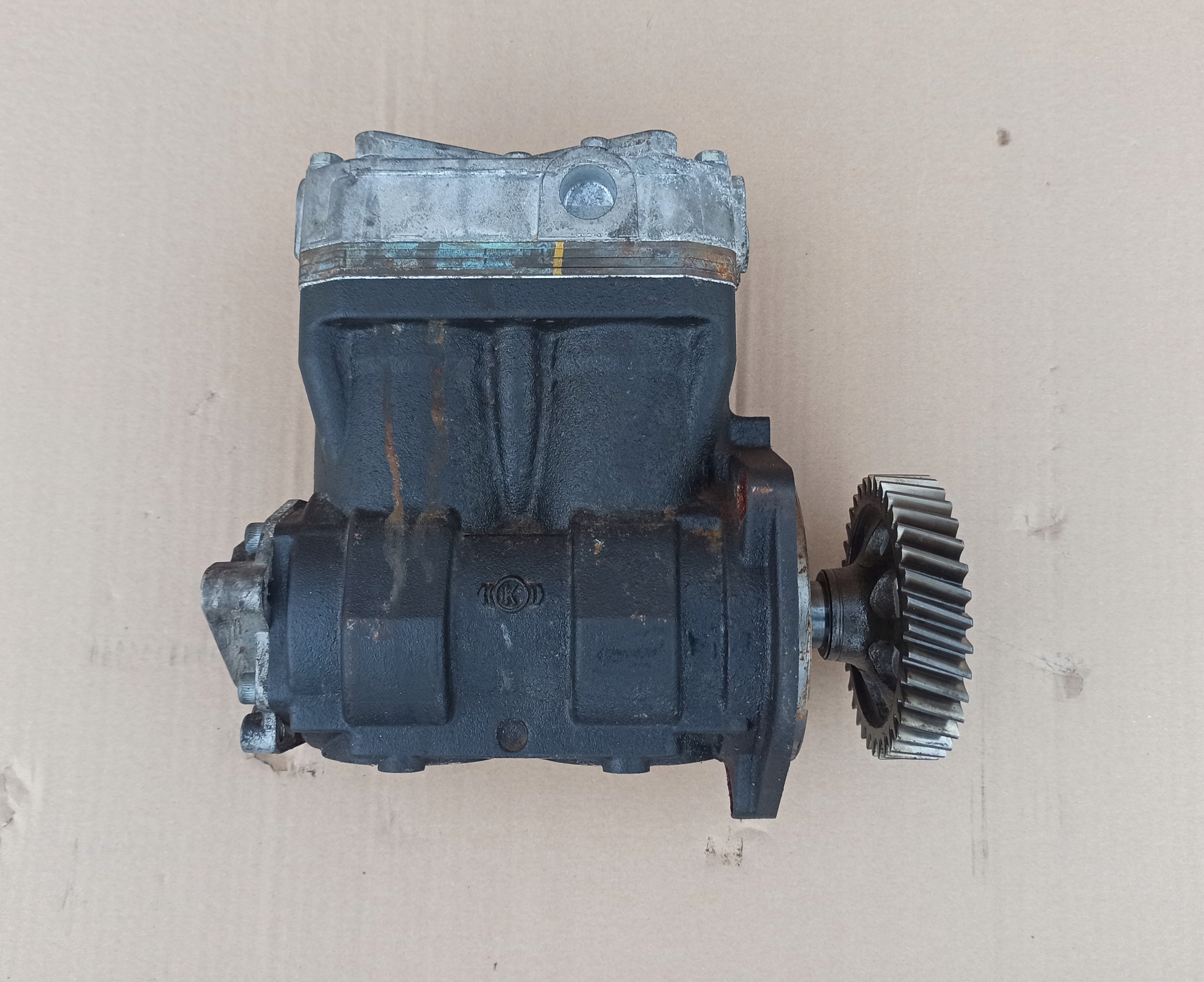 IVECO STRALIS SPRĘŻARKA POWIETRZA LK4936 K160498 Producent części Knorr-Bremse