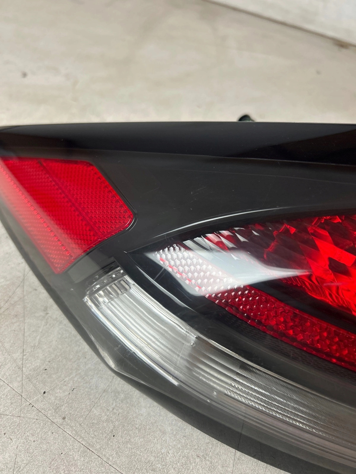 light rear part rear left Hyundai Ioniq 4 lift