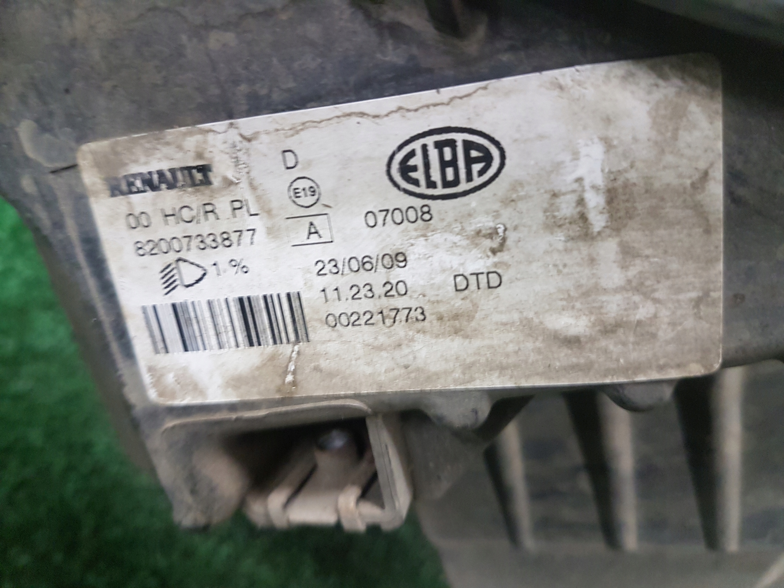 light right front DACIA SANDERO 8200733877
