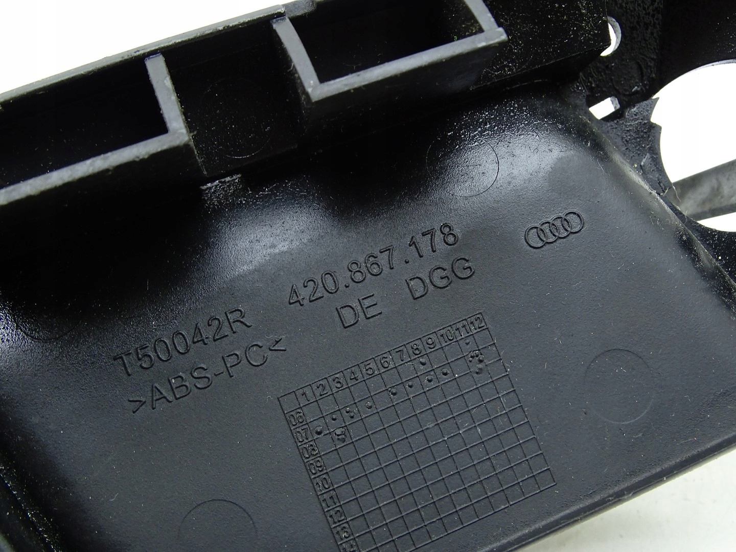 console BOCZKA upholstery right AUDI R8 420 420867178