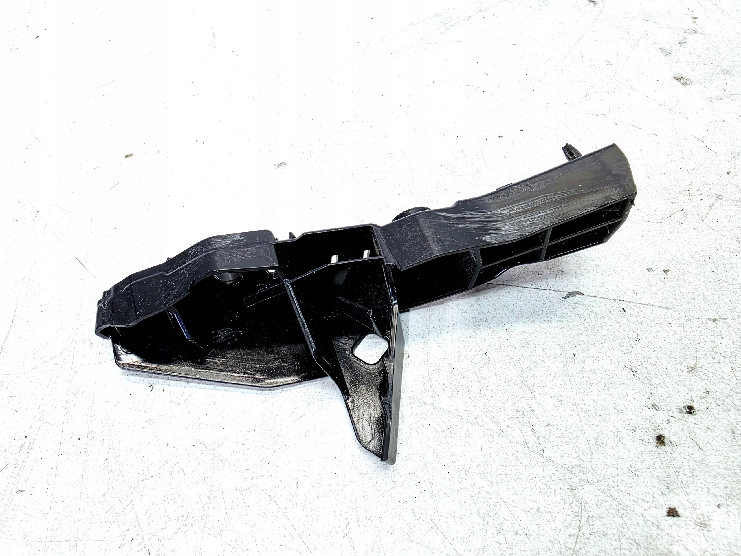 support holder of a bumper right front AUDI Q4 E-TRON 89A807184B